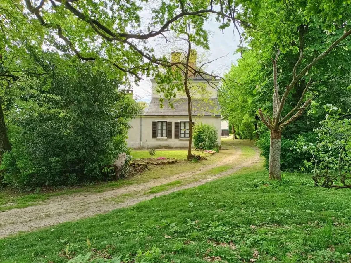 Spring in VILLA ESPERANZA Suite de plain-pied, indépendante, 1 à 4 personnes proche Zoo de Beauval et châteaux de La Loire