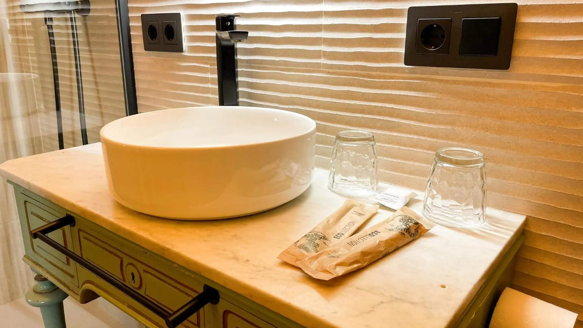 Bathroom in Hotel Molí de l'Escala