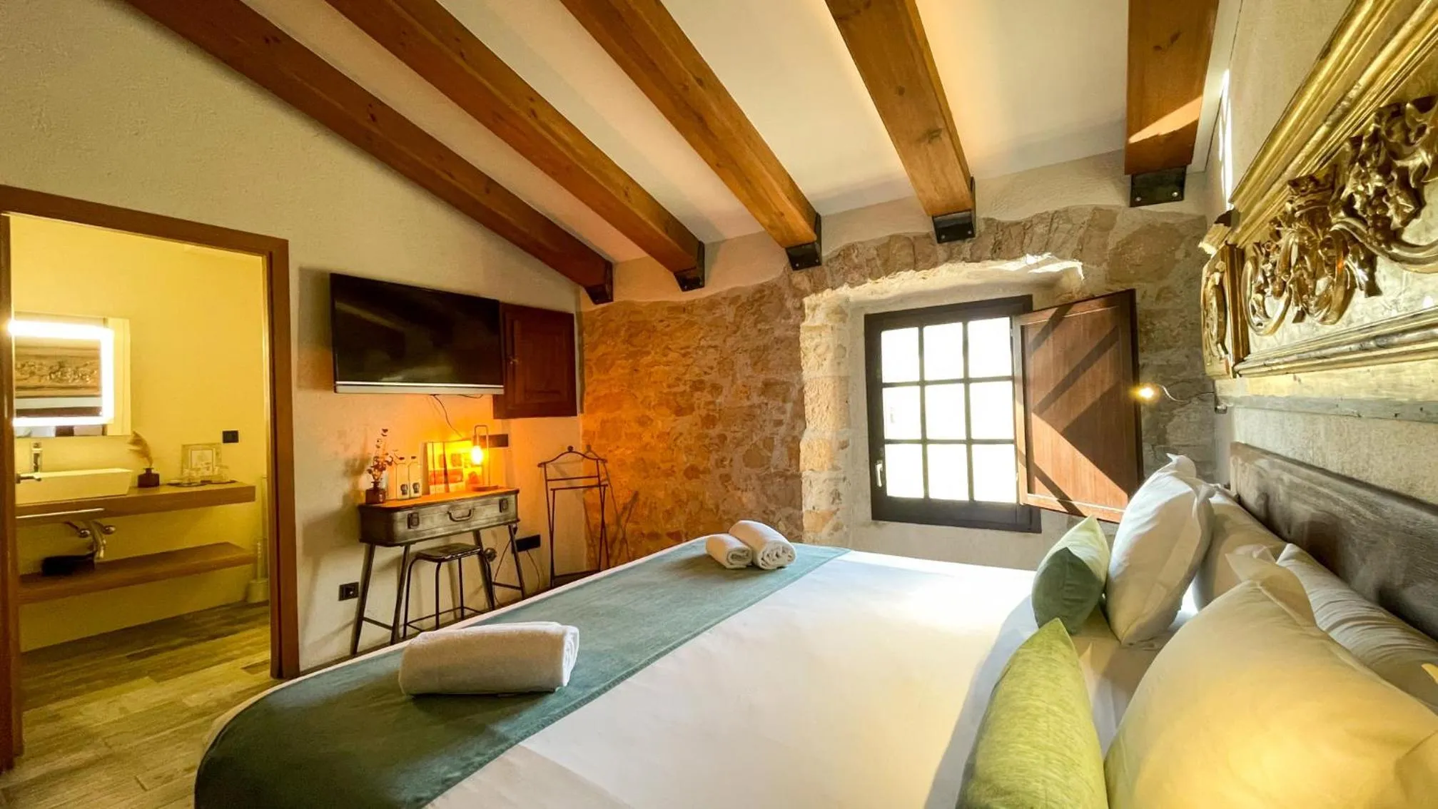 Photo of the whole room, Bed in Hotel Molí de l'Escala