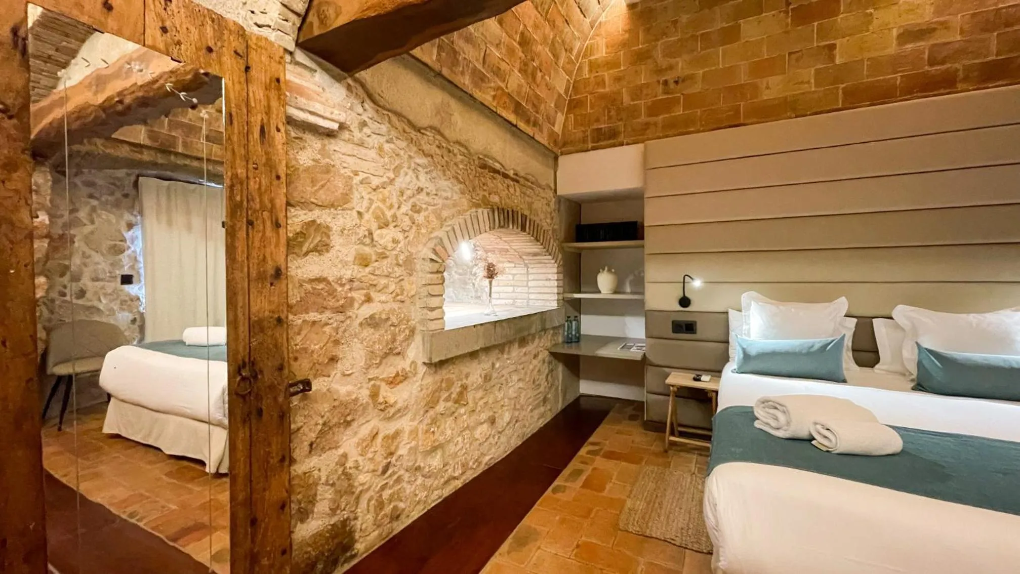 Photo of the whole room, Bed in Hotel Molí de l'Escala