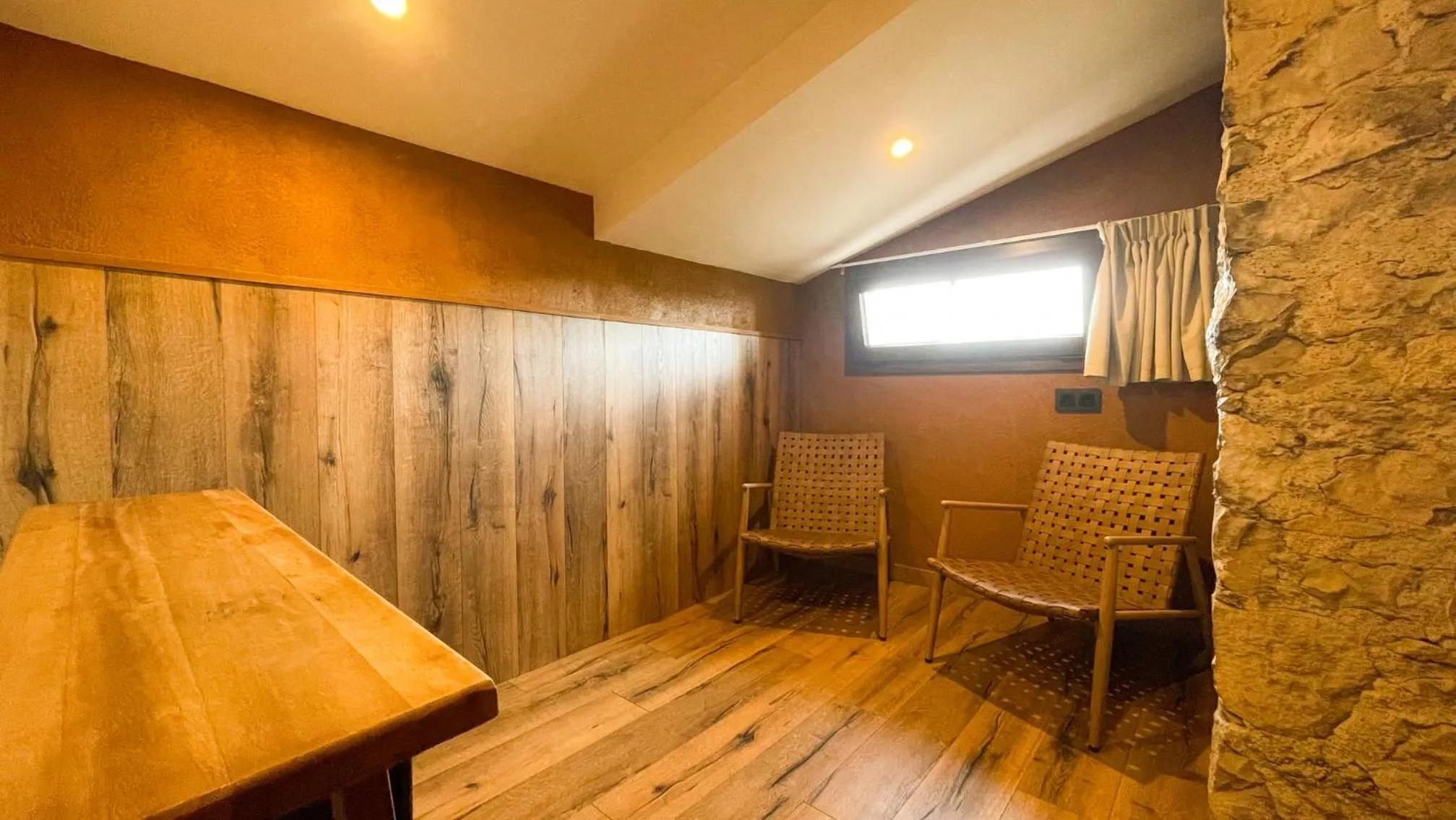 Photo of the whole room in Hotel Molí de l'Escala