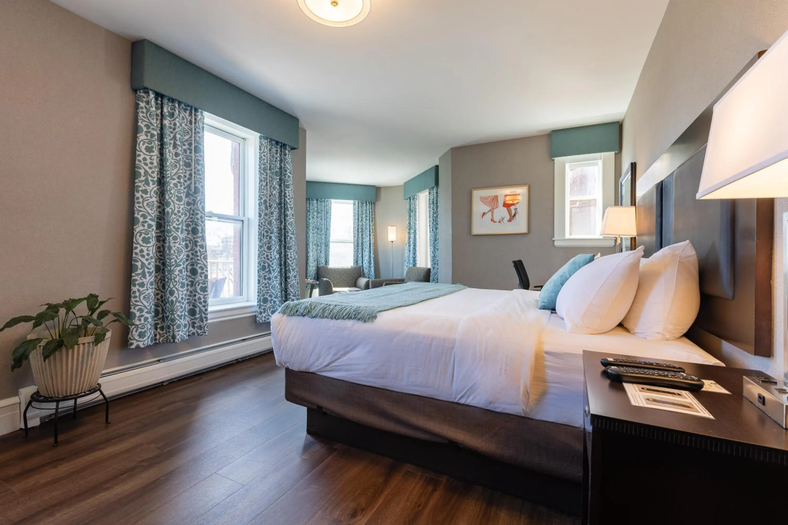 Bedroom, Bed in The Centennial Hotel