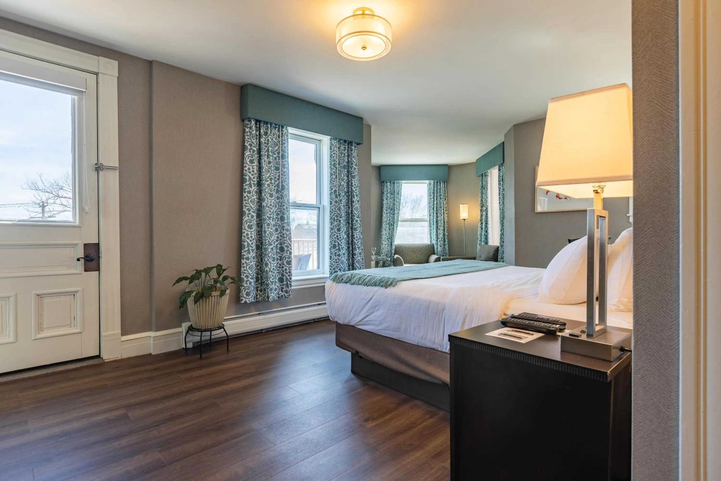 Photo of the whole room, Bed in The Centennial Hotel