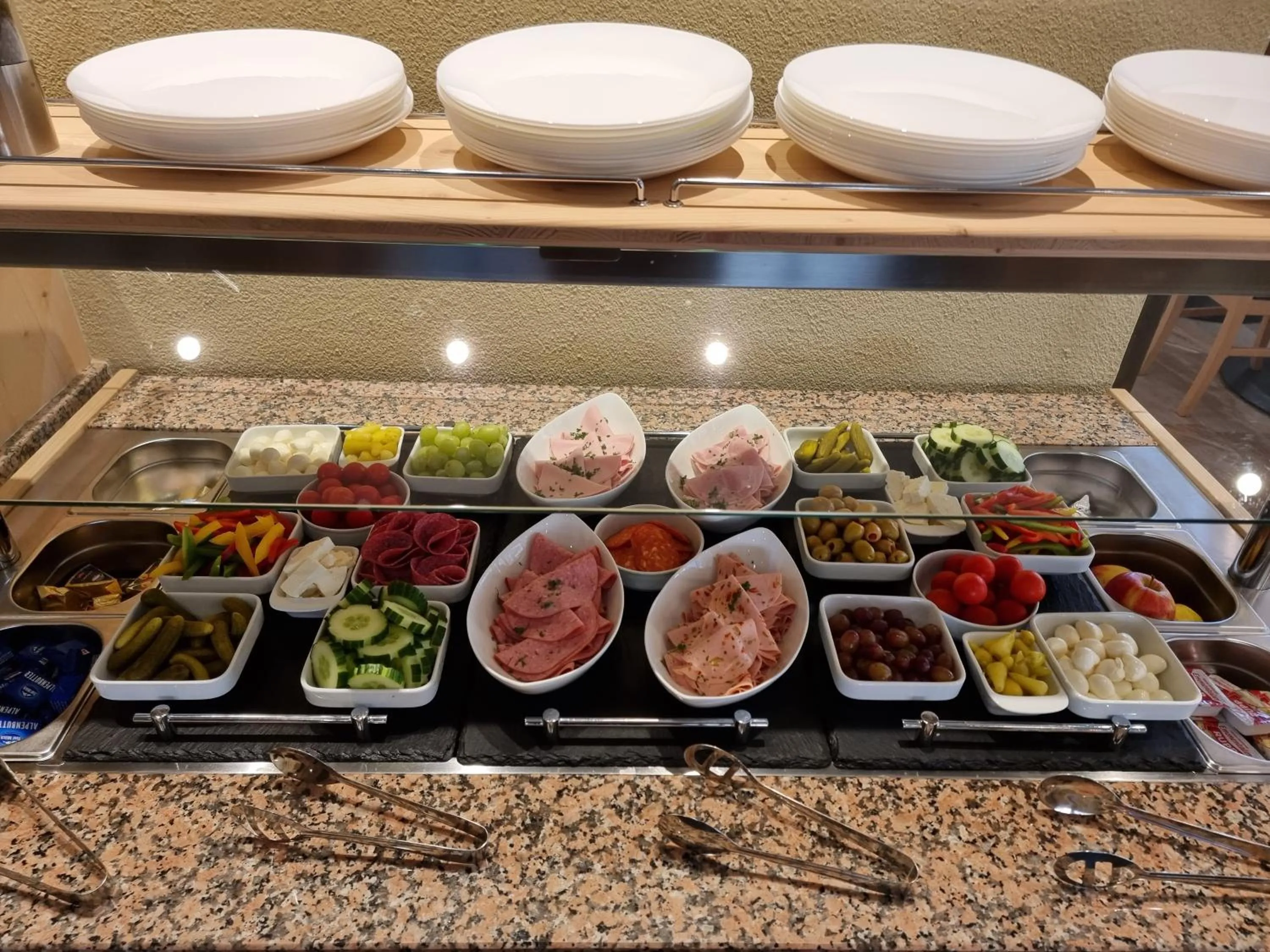 Buffet breakfast in Haiminger Hof