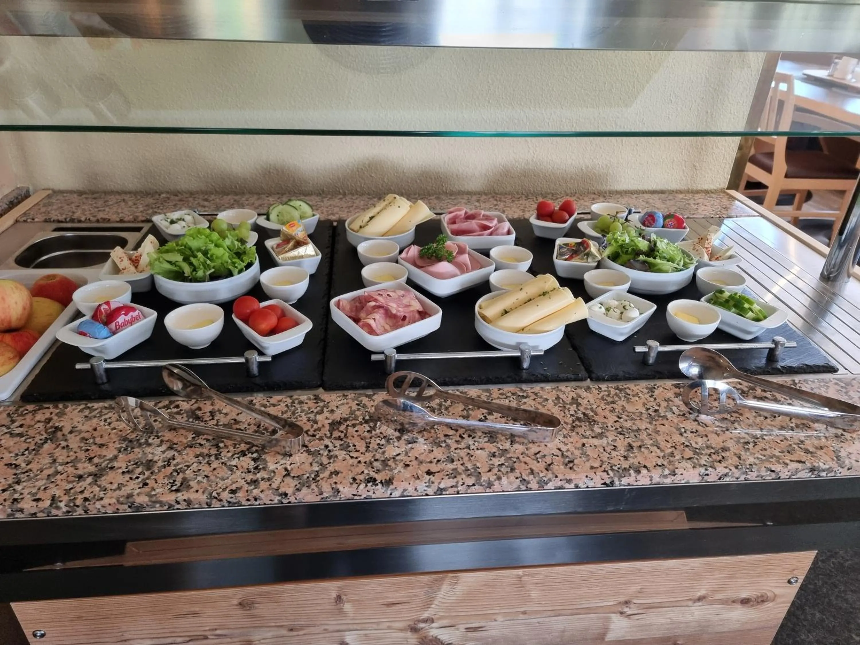 Buffet breakfast in Haiminger Hof