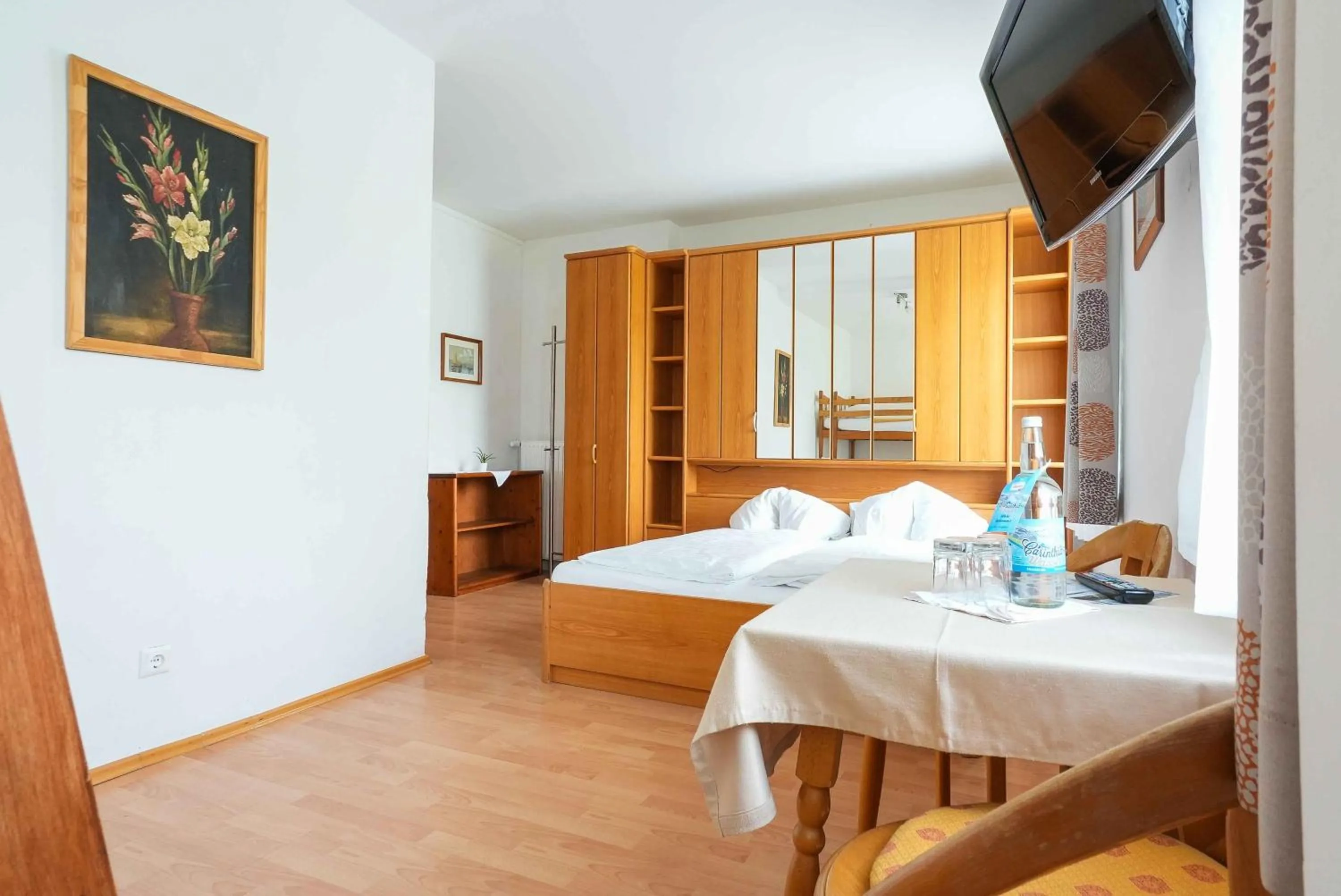 Bedroom in Strandhotel Pichler