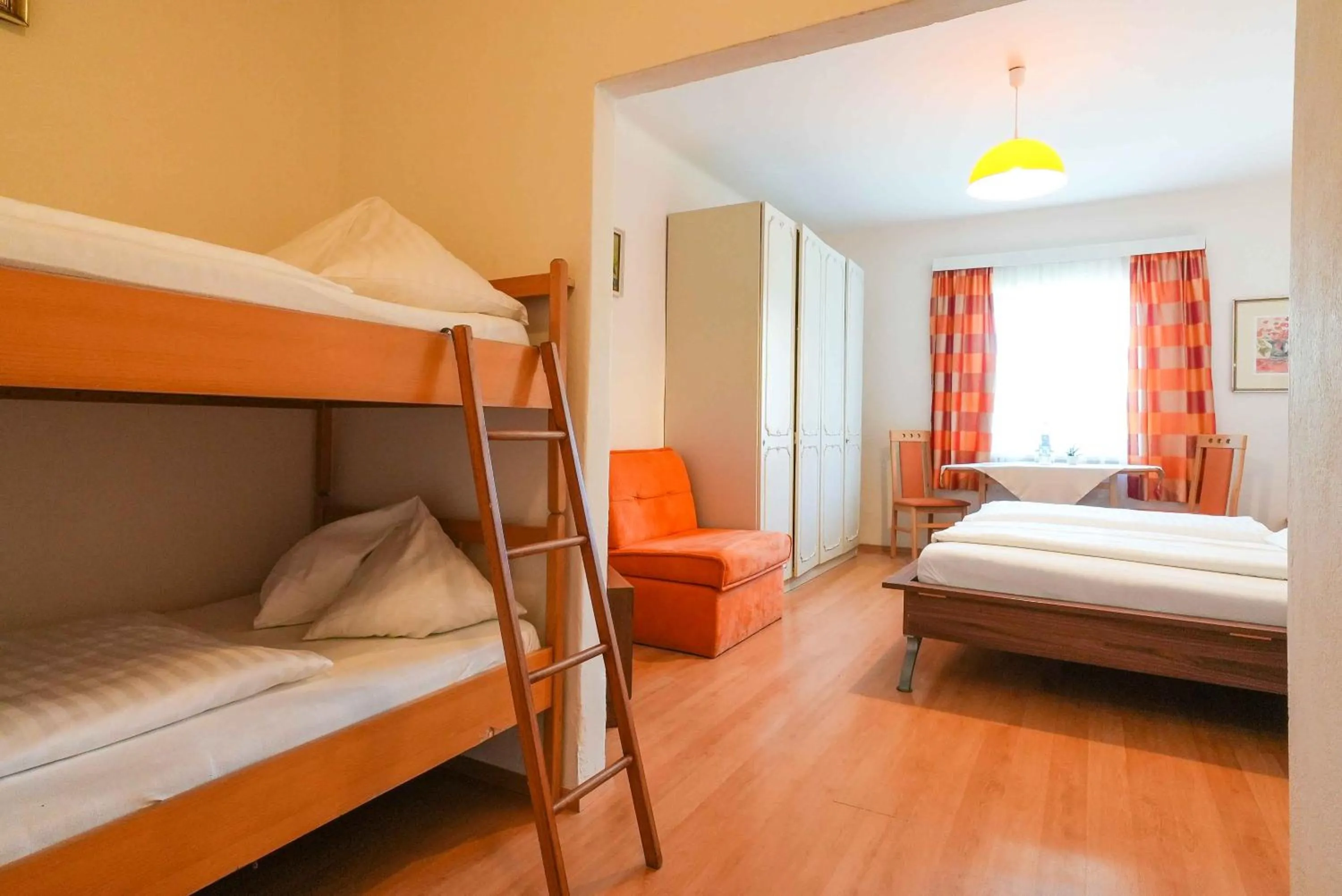 Bedroom in Strandhotel Pichler