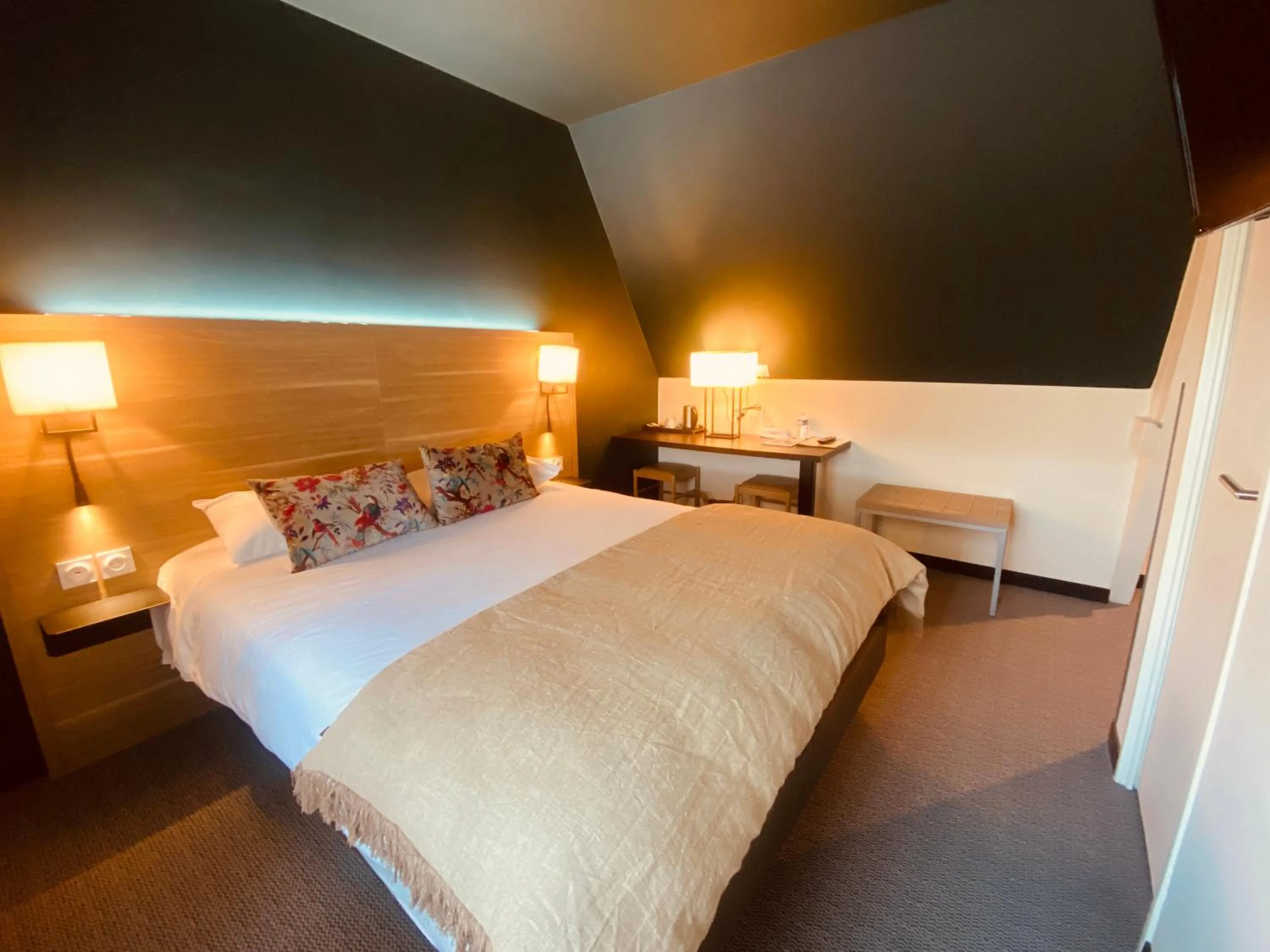 Property building, Bed in Hôtel Restaurant Le Relais des Gourmands