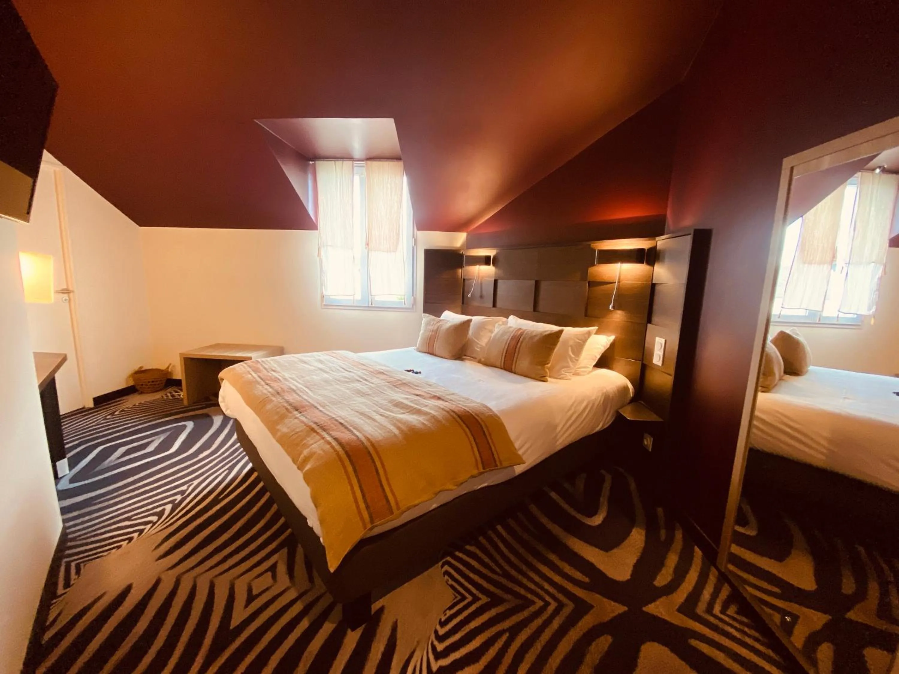 Photo of the whole room, Bed in Hôtel Restaurant Le Relais des Gourmands