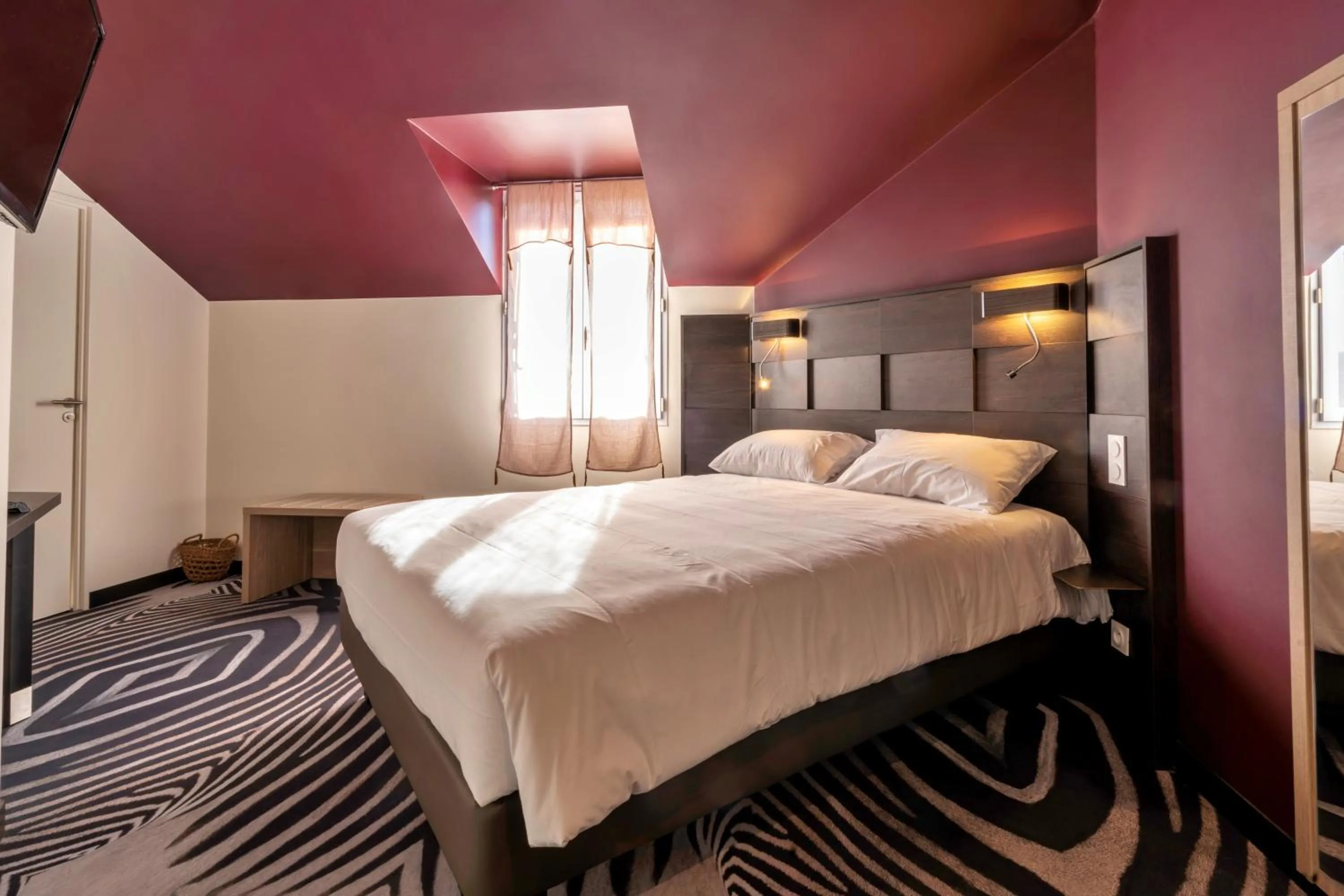 Photo of the whole room, Bed in Hôtel Restaurant Le Relais des Gourmands