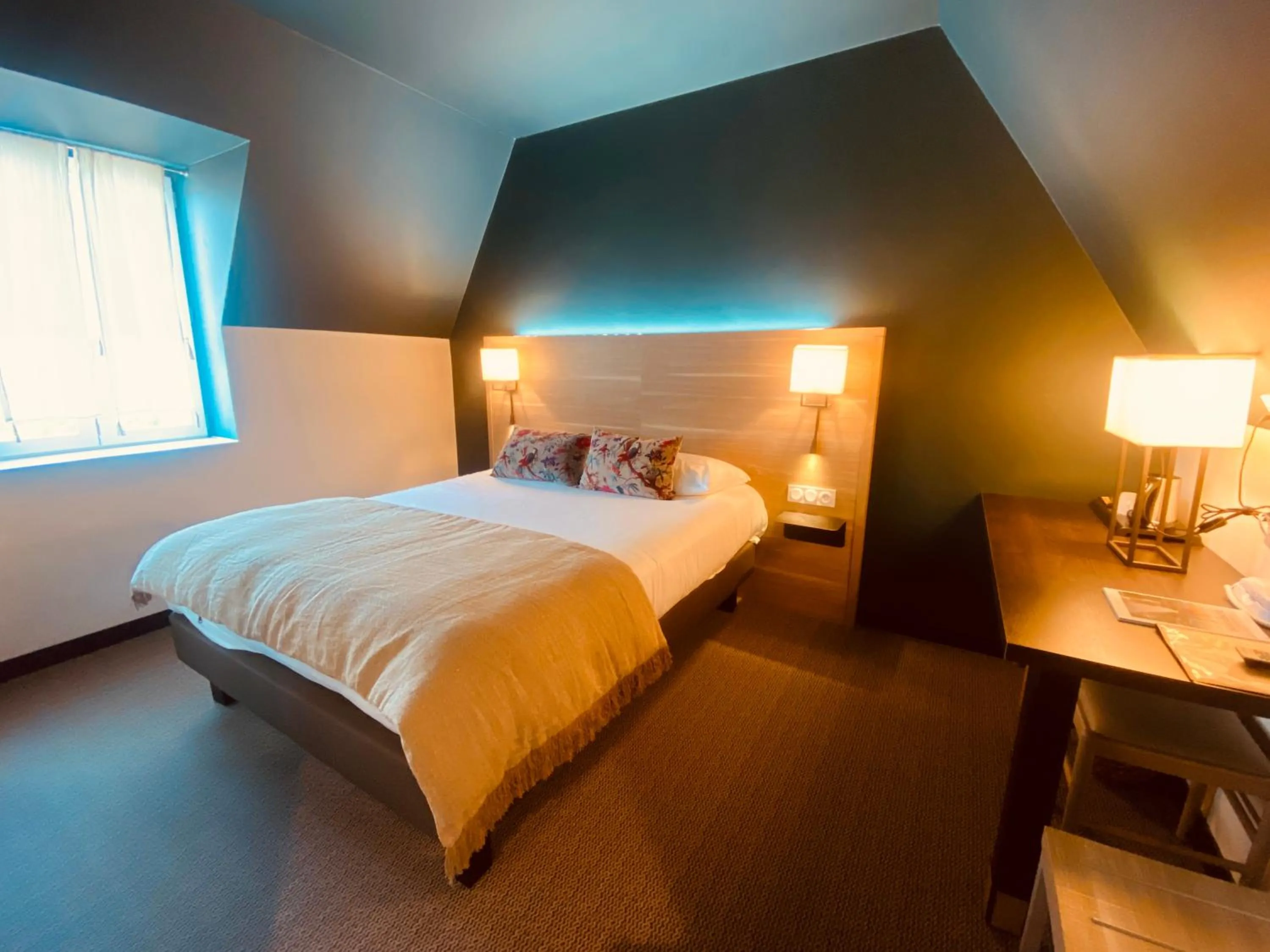 Decorative detail, Bed in Hôtel Restaurant Le Relais des Gourmands