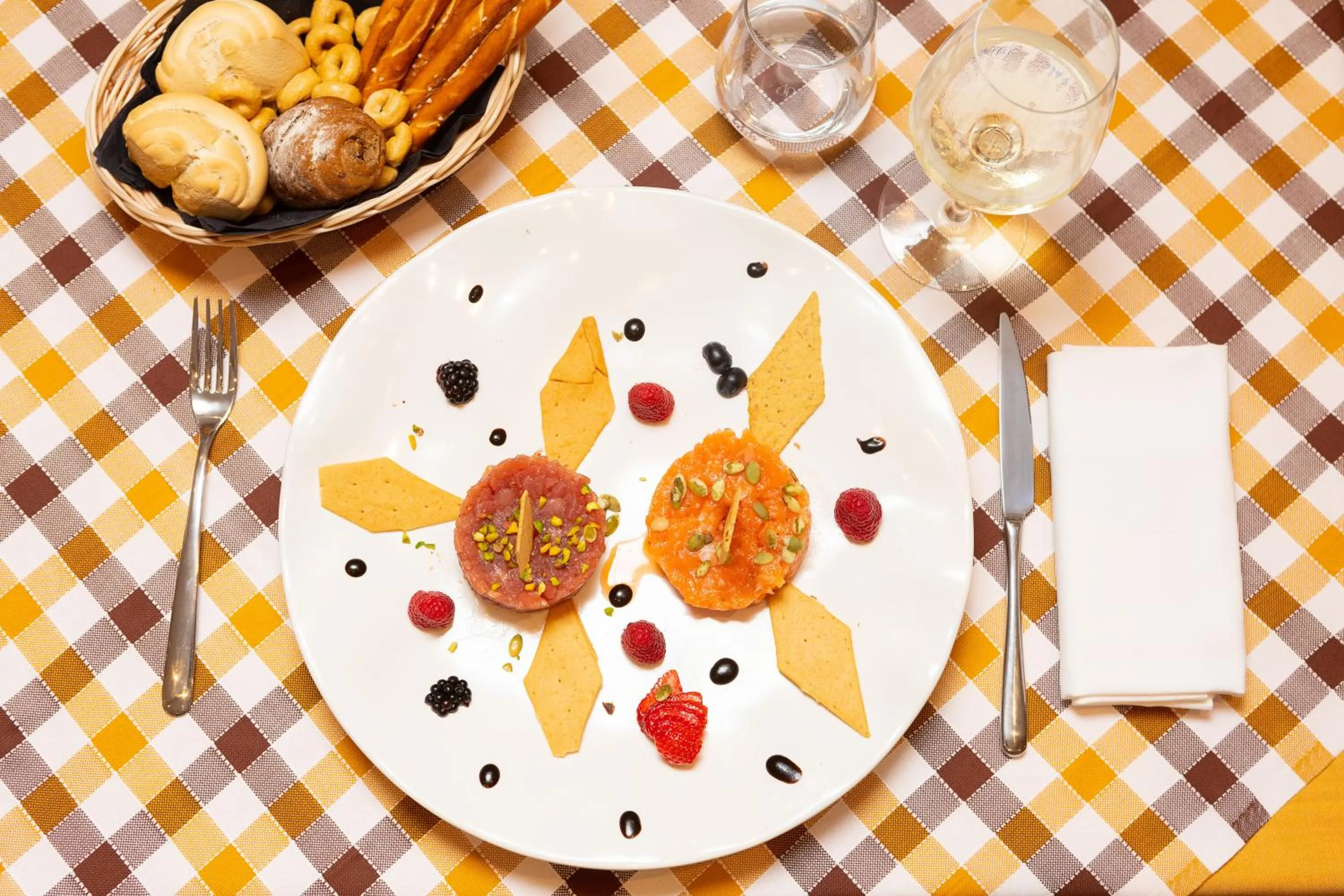 Restaurant/places to eat in Hotel Piccadilly