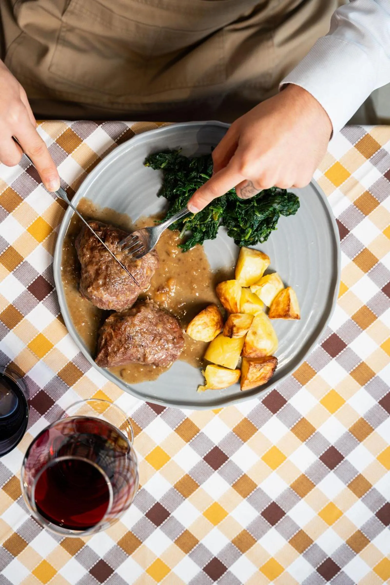 Restaurant/places to eat in Hotel Piccadilly