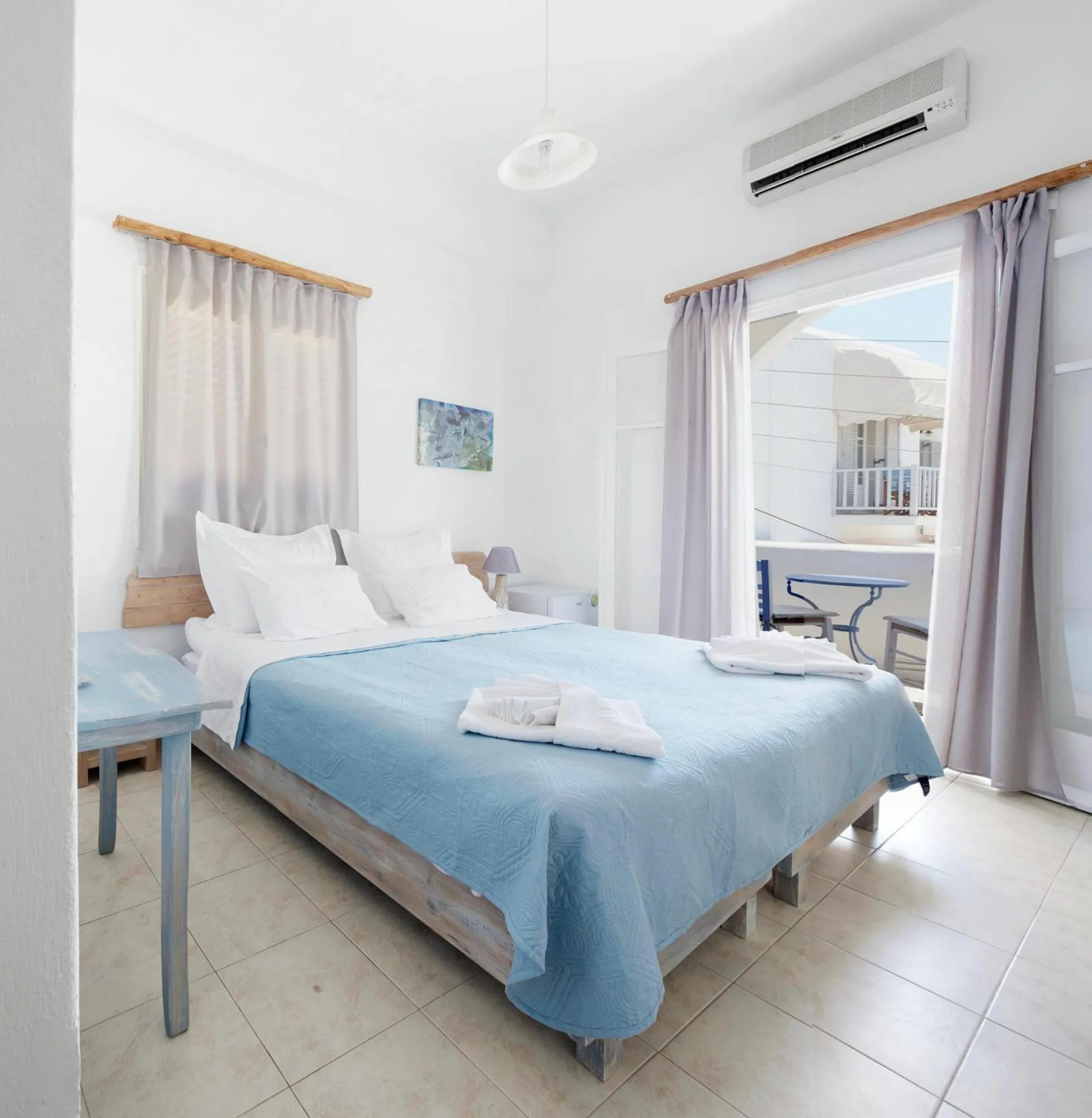 Bedroom, Bed in Londos Hotel