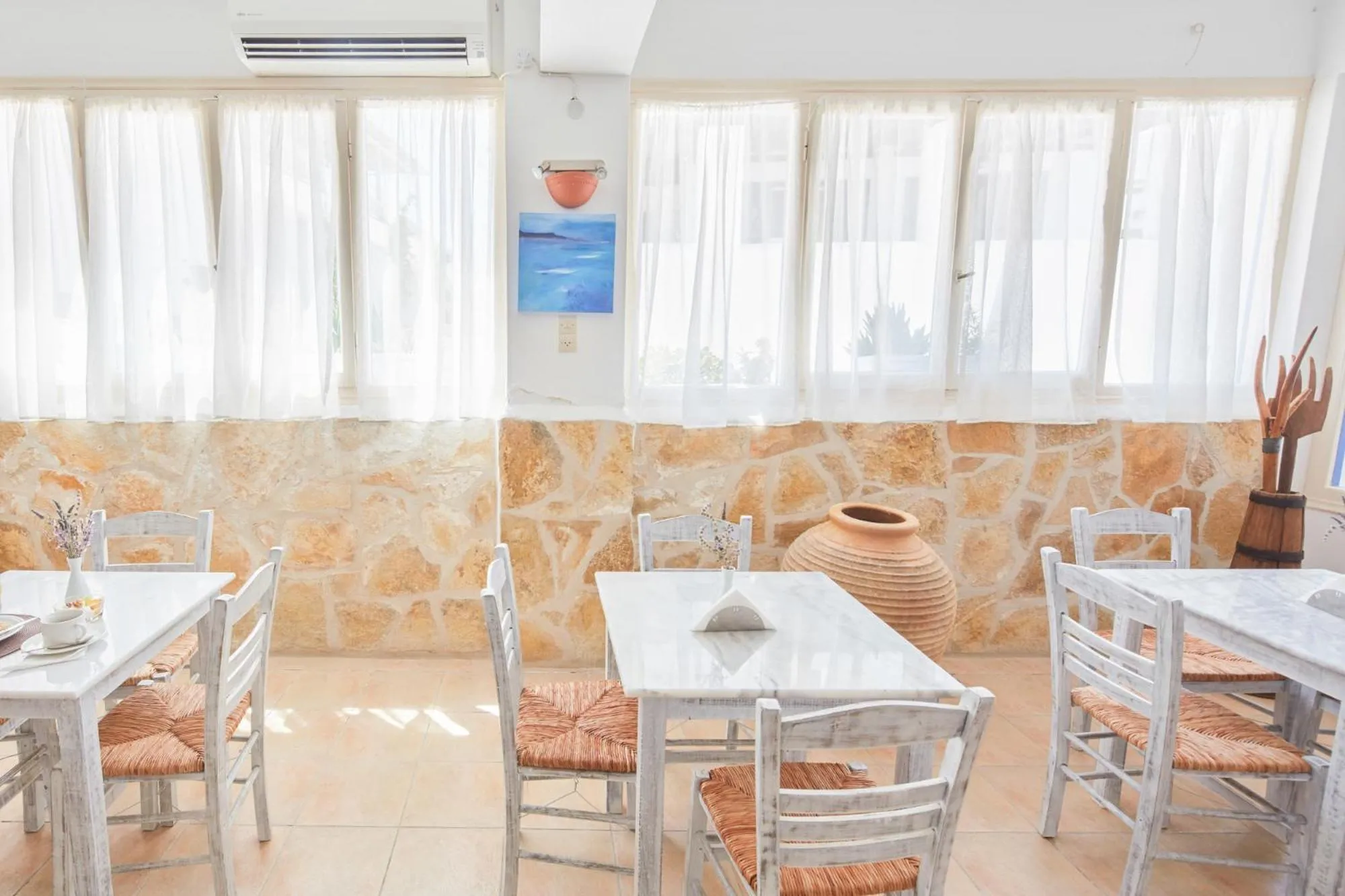 Seating area in Londos Hotel