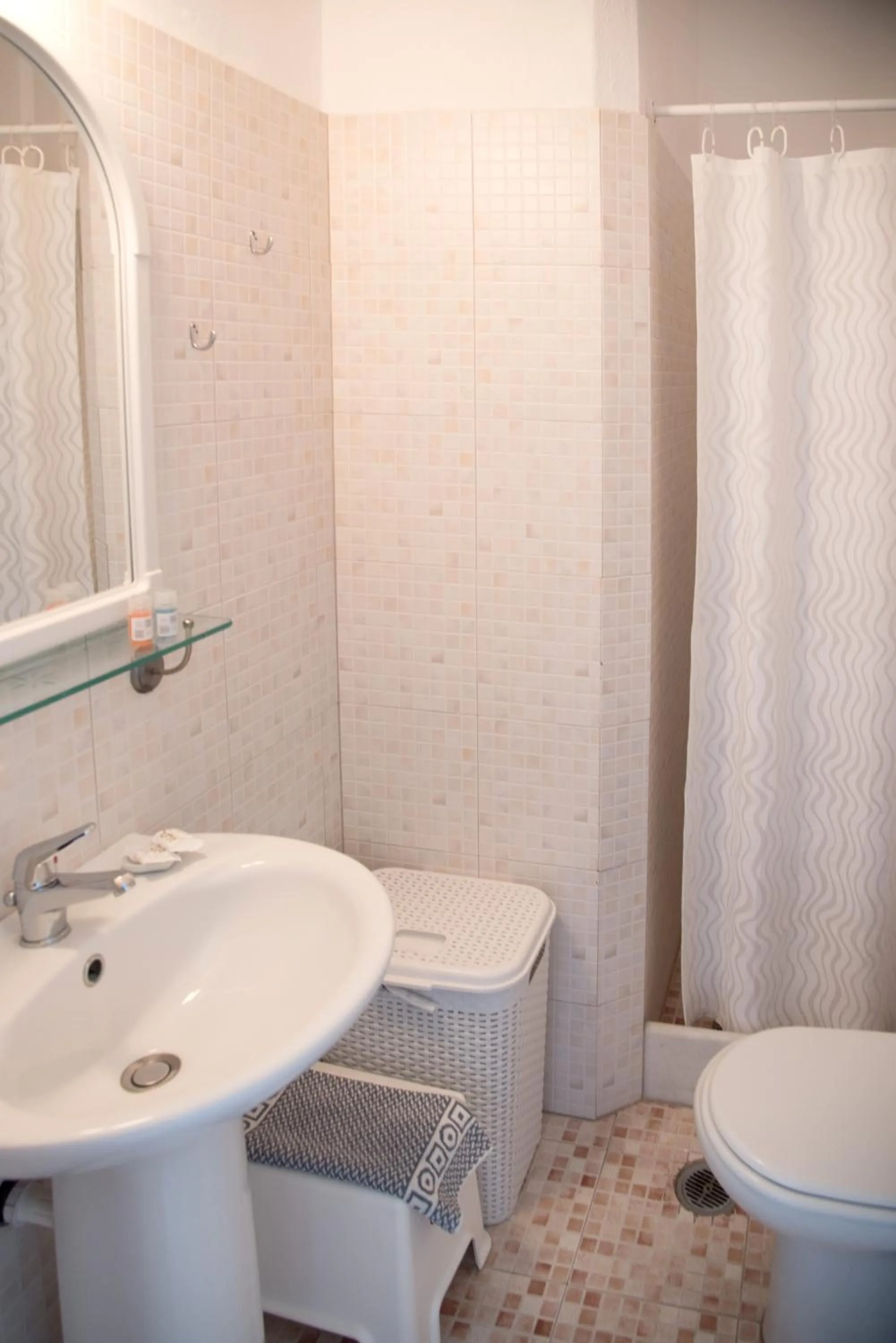 Bathroom in Londos Hotel