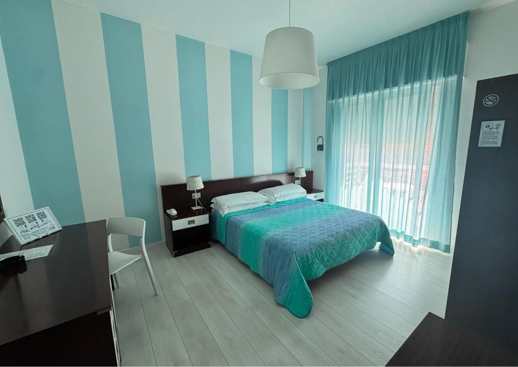 Bedroom, Bed in Regina Urban Beach Hotel