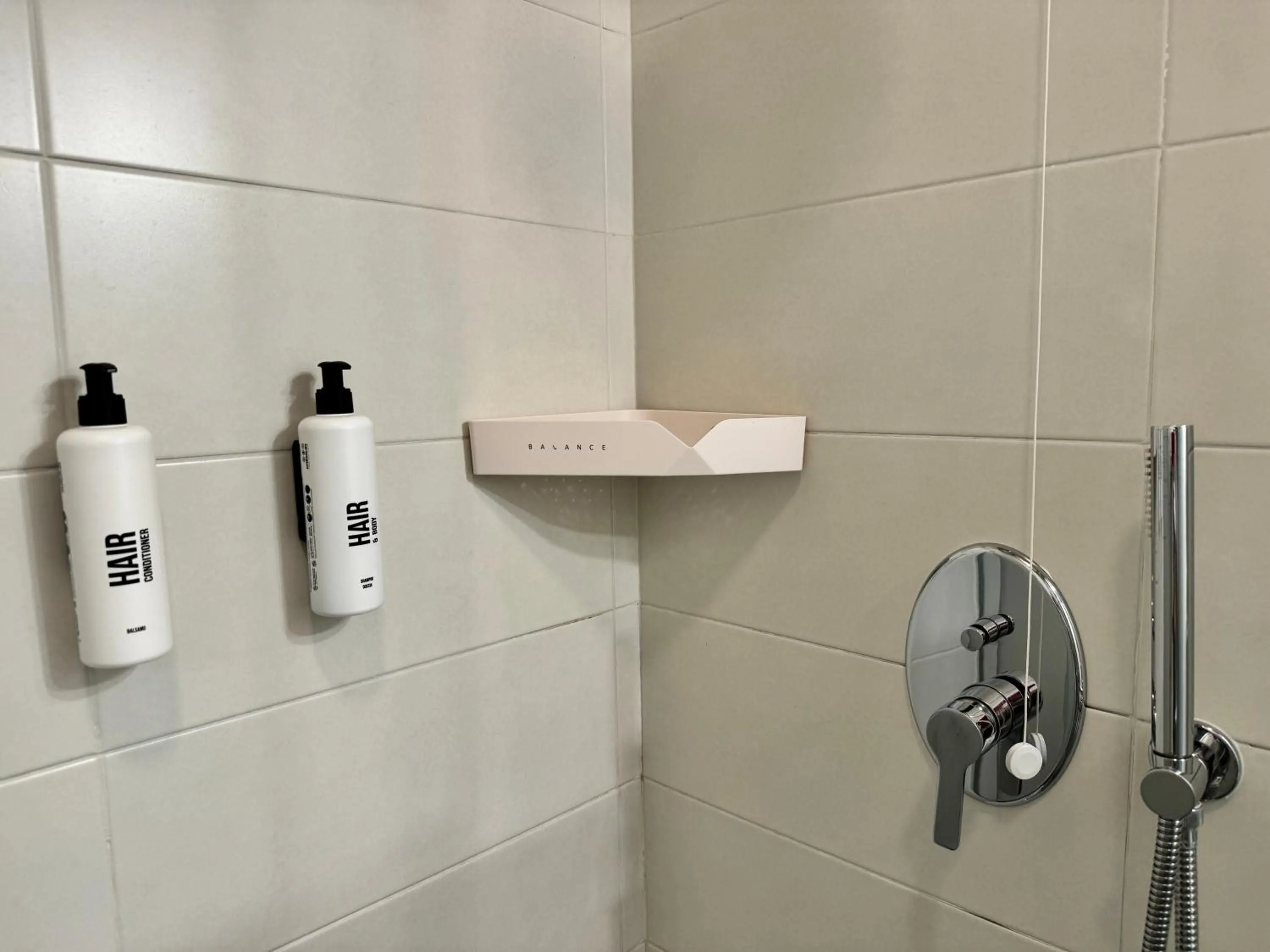 Shower in Regina Urban Beach Hotel