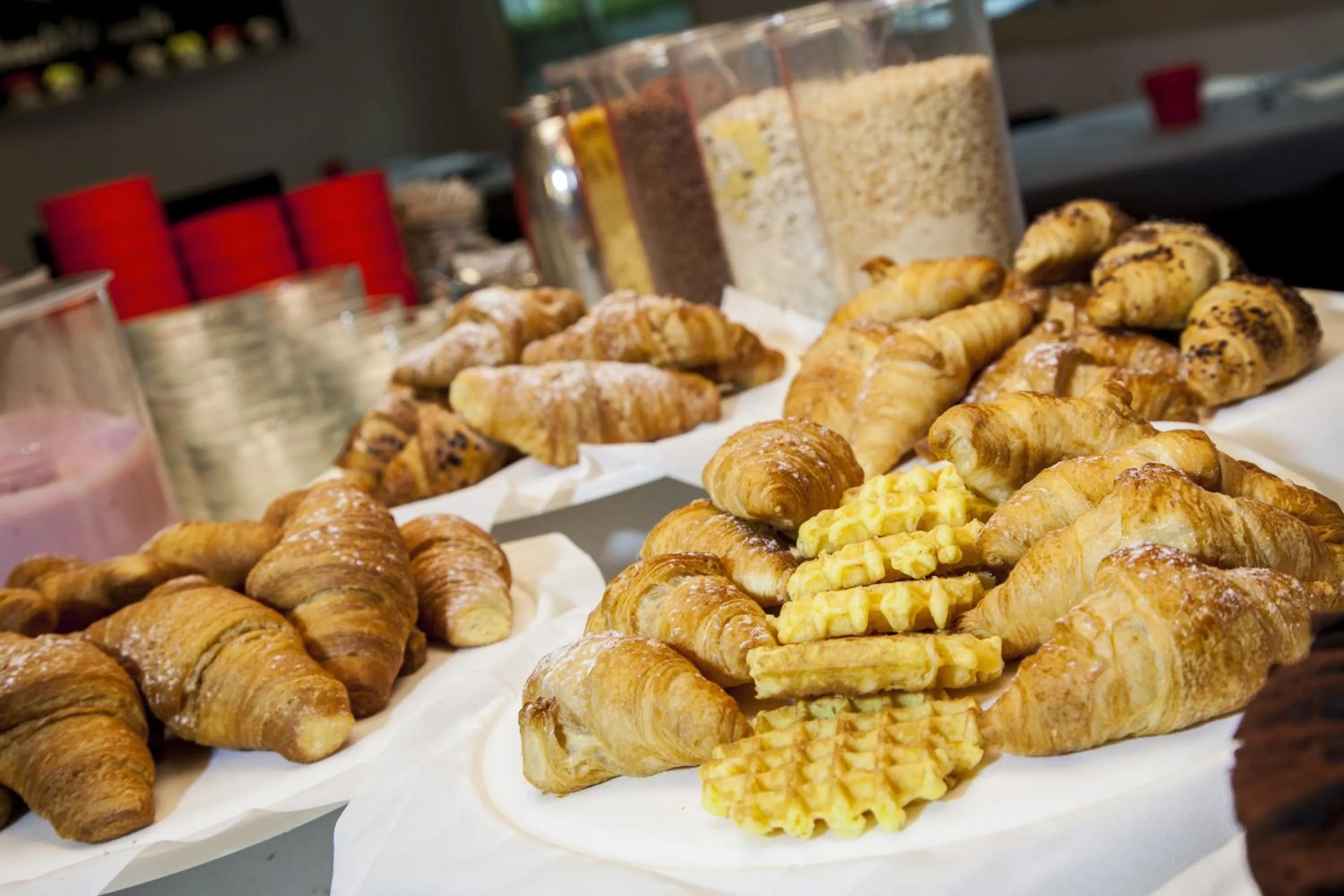 Buffet breakfast in Regina Urban Beach Hotel