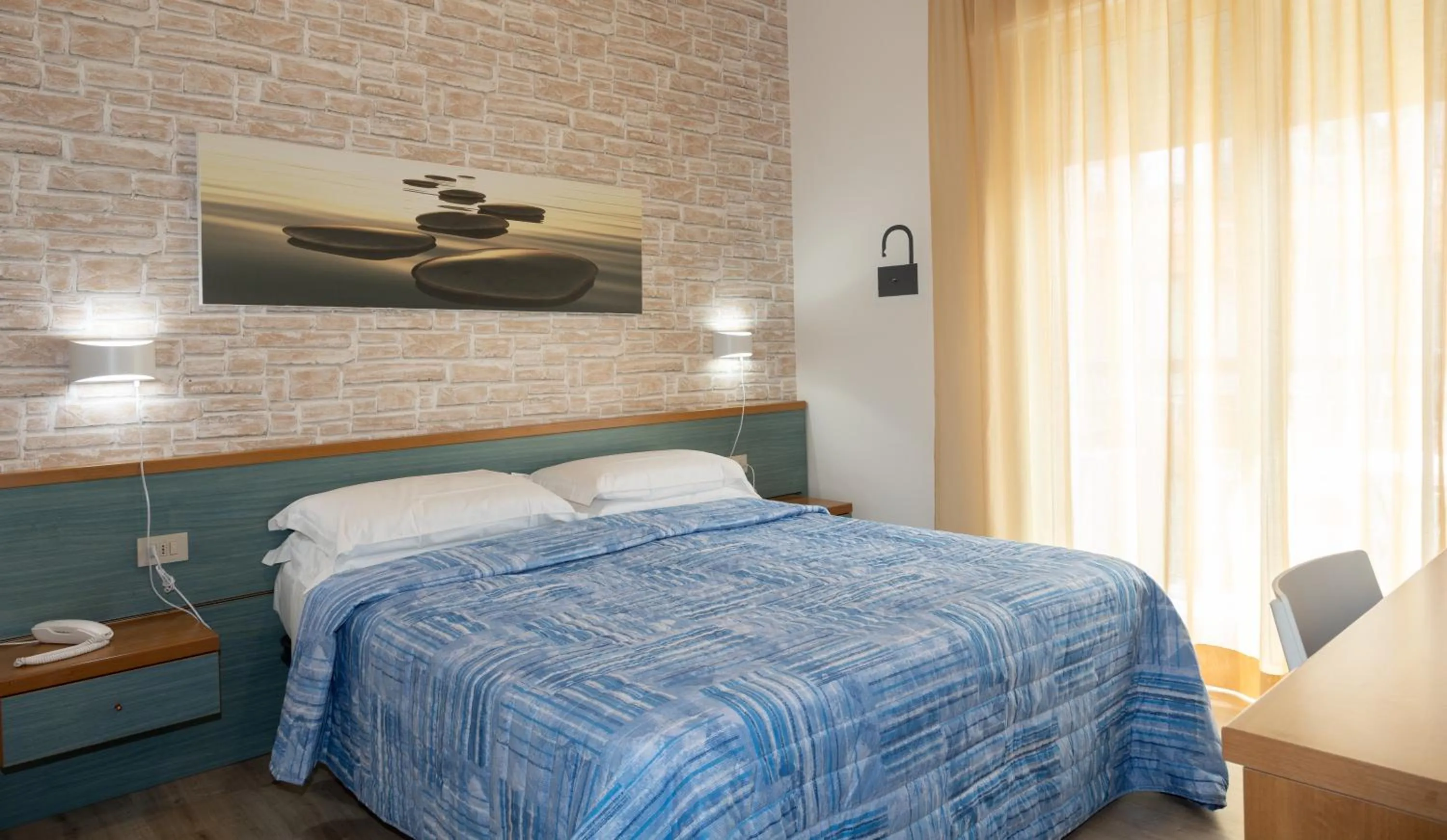 Bedroom, Bed in Regina Urban Beach Hotel