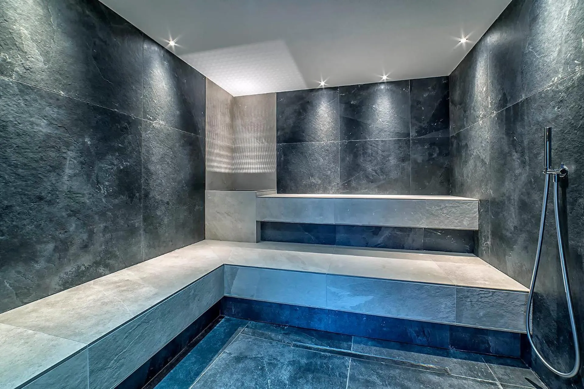 Steam room in Hotel Leonardo Da Vinci Wellness SPA