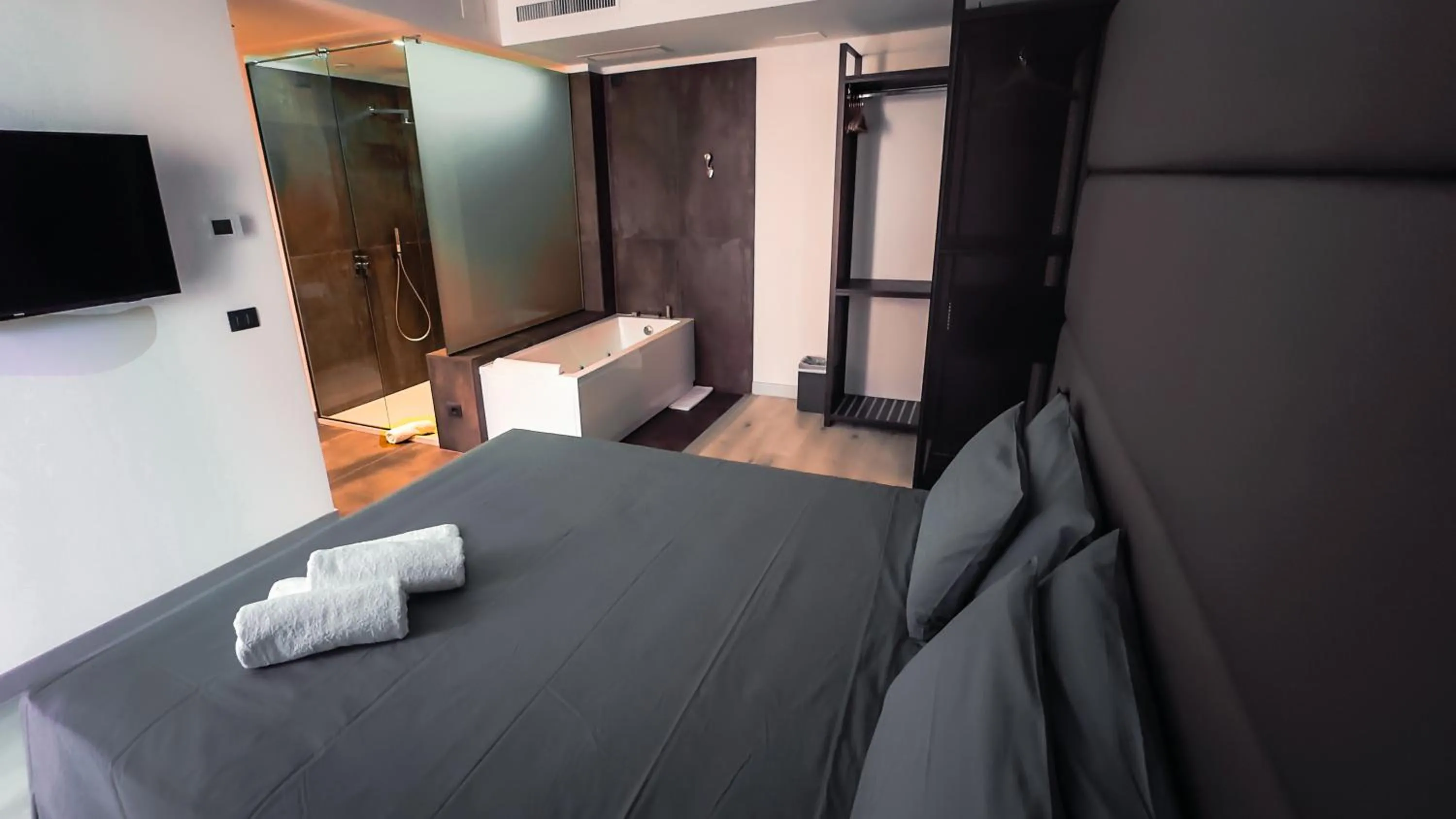 Hot Tub, Bed in Hotel Leonardo Da Vinci Wellness SPA