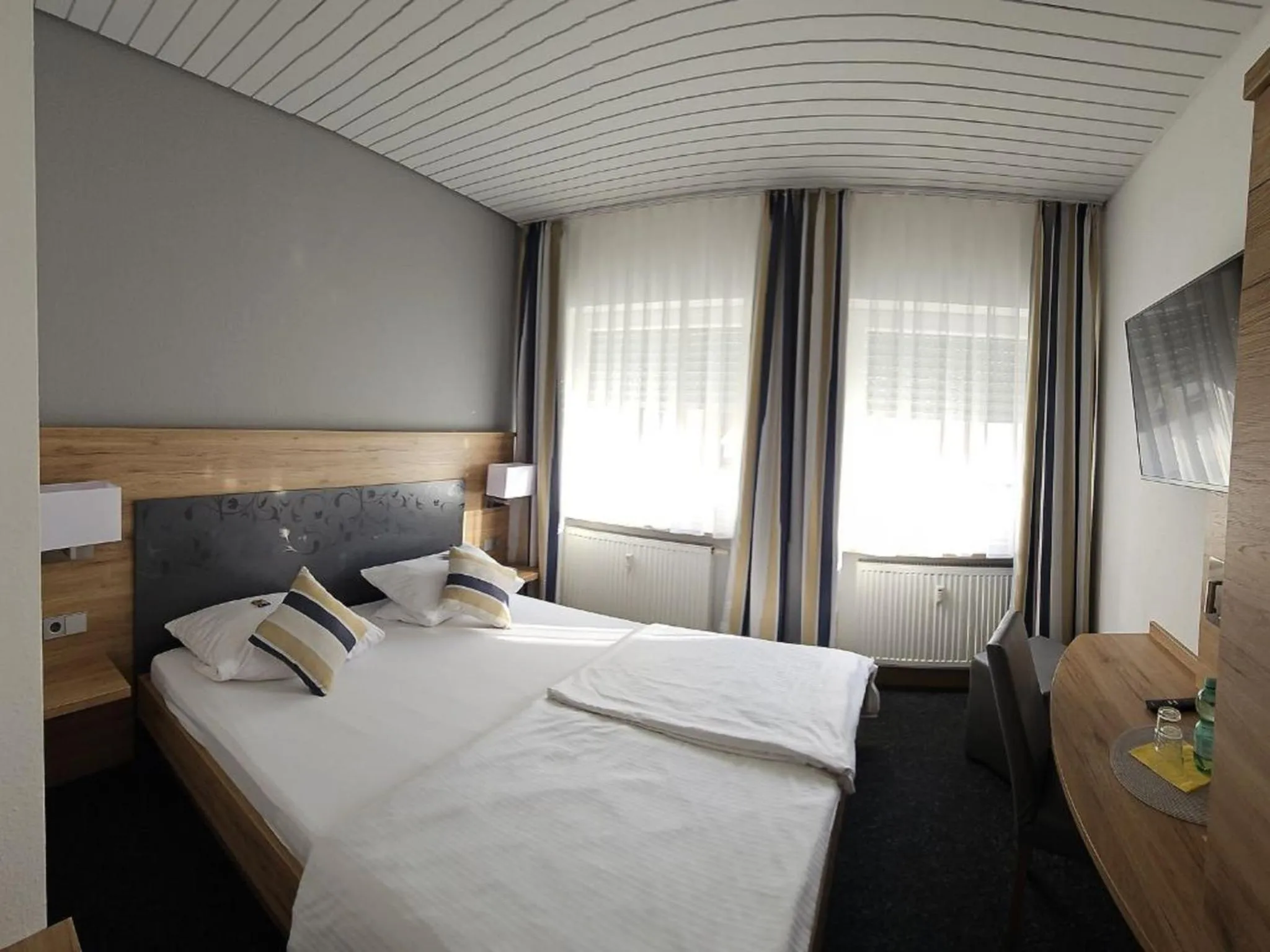 Bed in Hotel Hirsch Günzburg