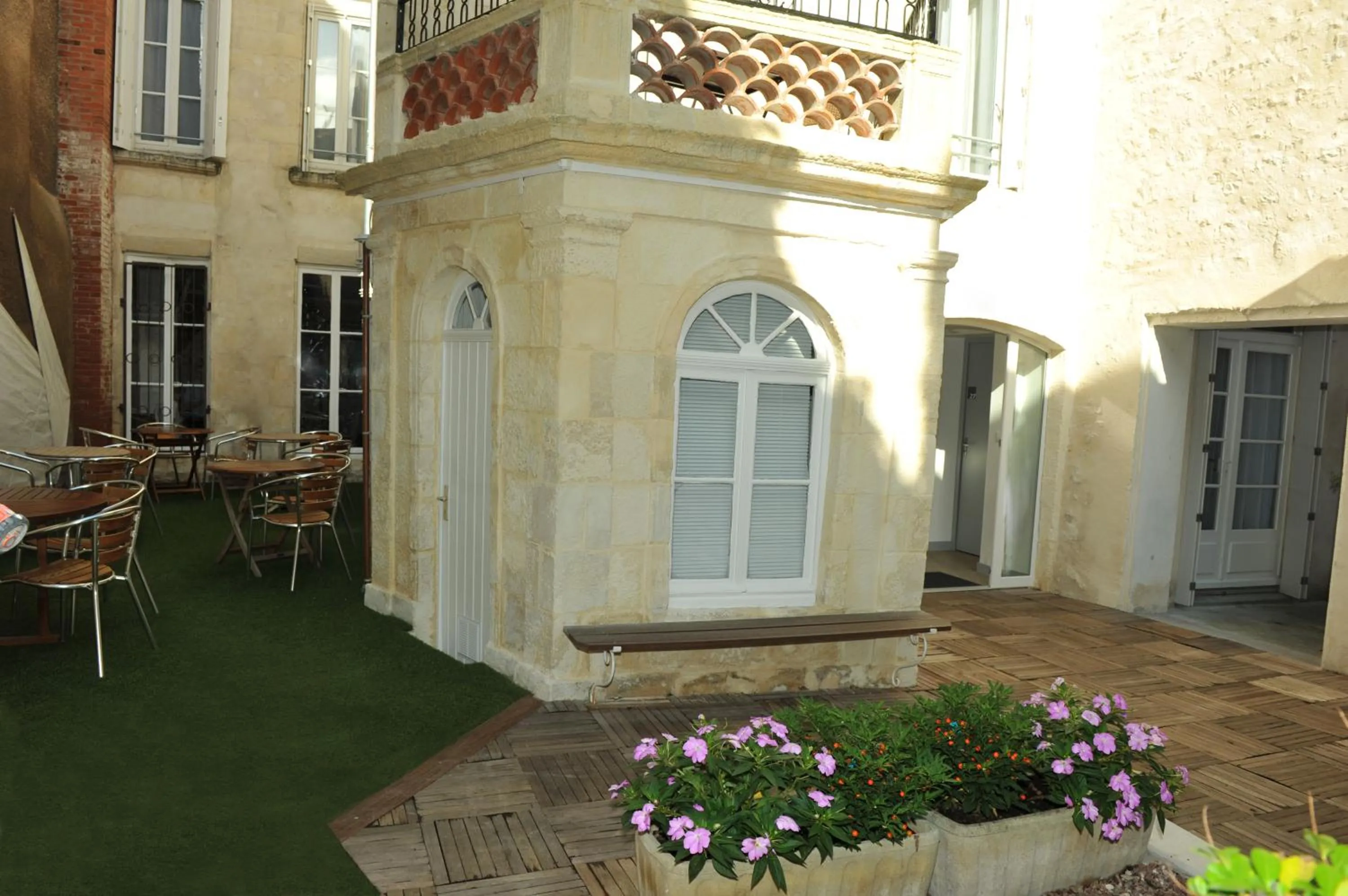 Facade/entrance in Hôtel Atlantic