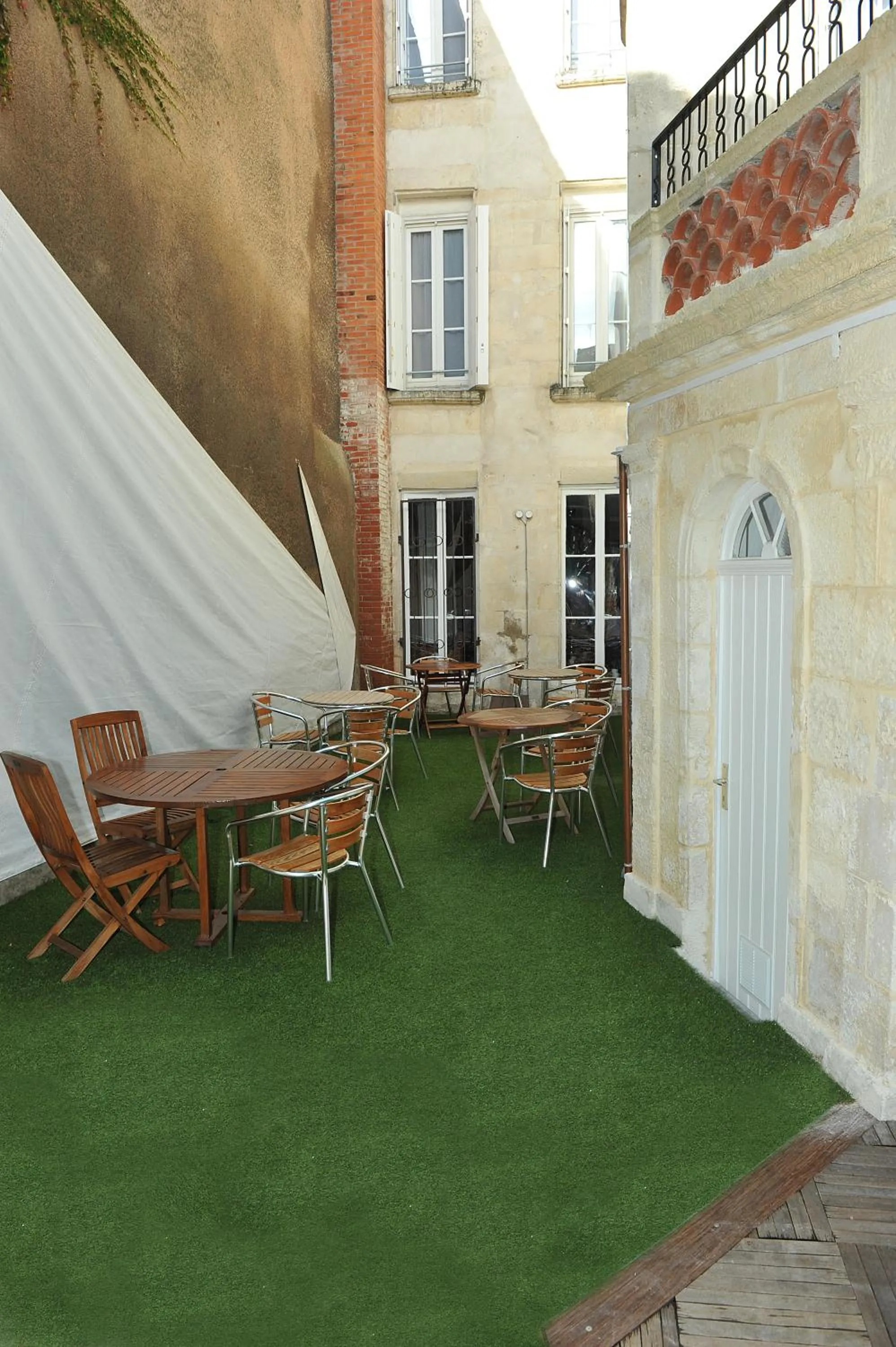 Facade/entrance in Hôtel Atlantic