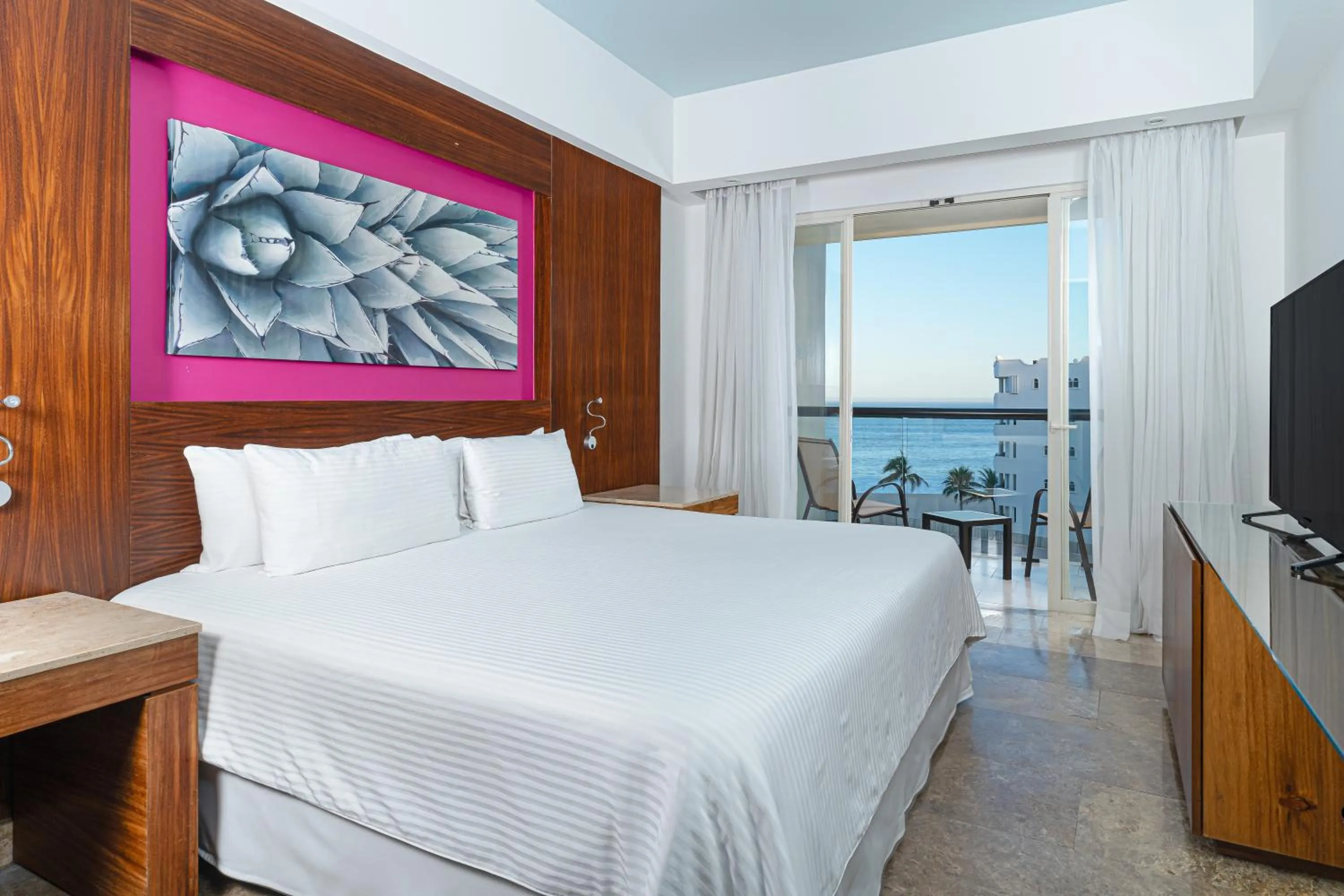 Bed in Krystal Grand Los Cabos - All Inclusive