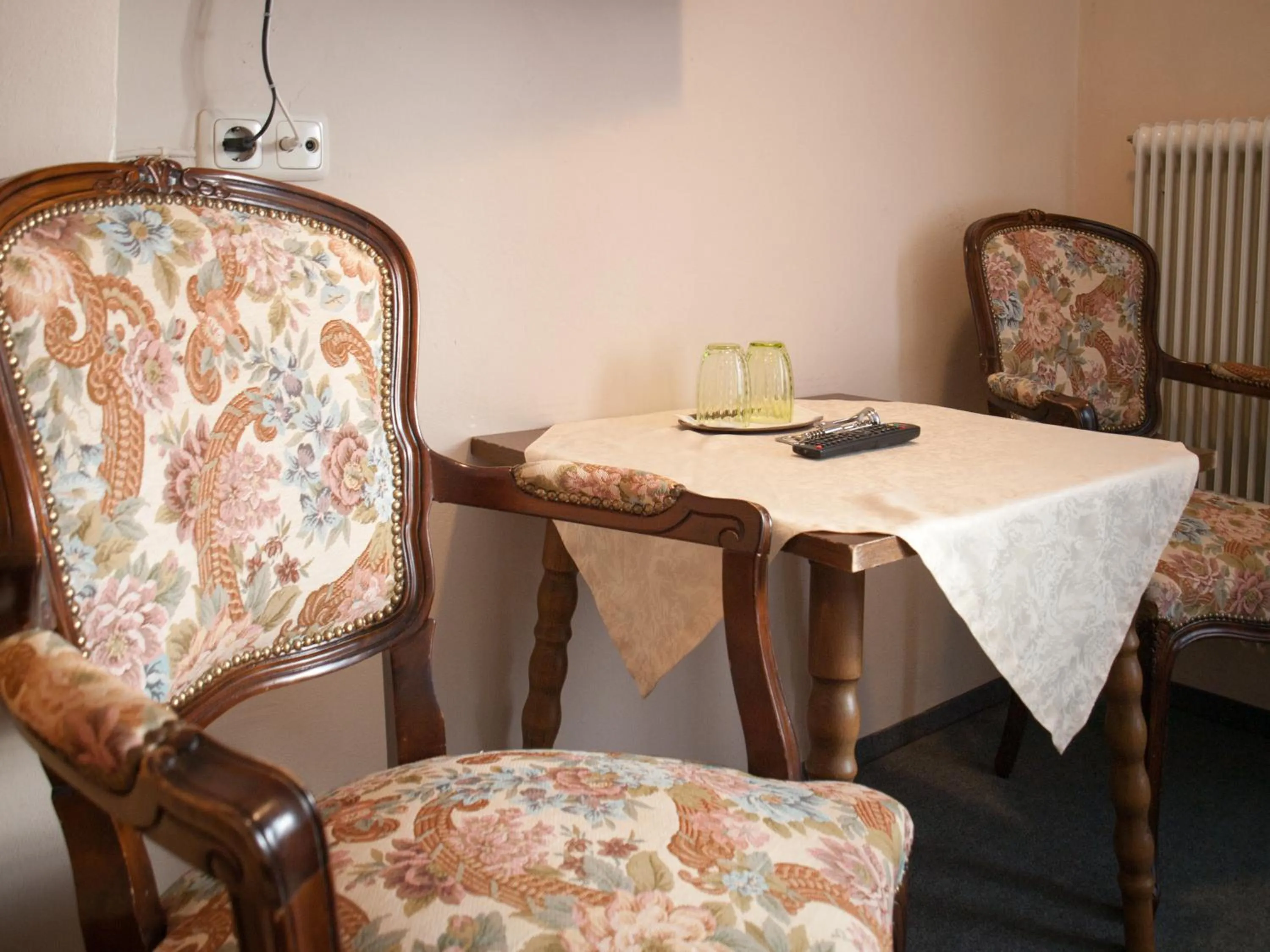 Decorative detail in Pension Handle