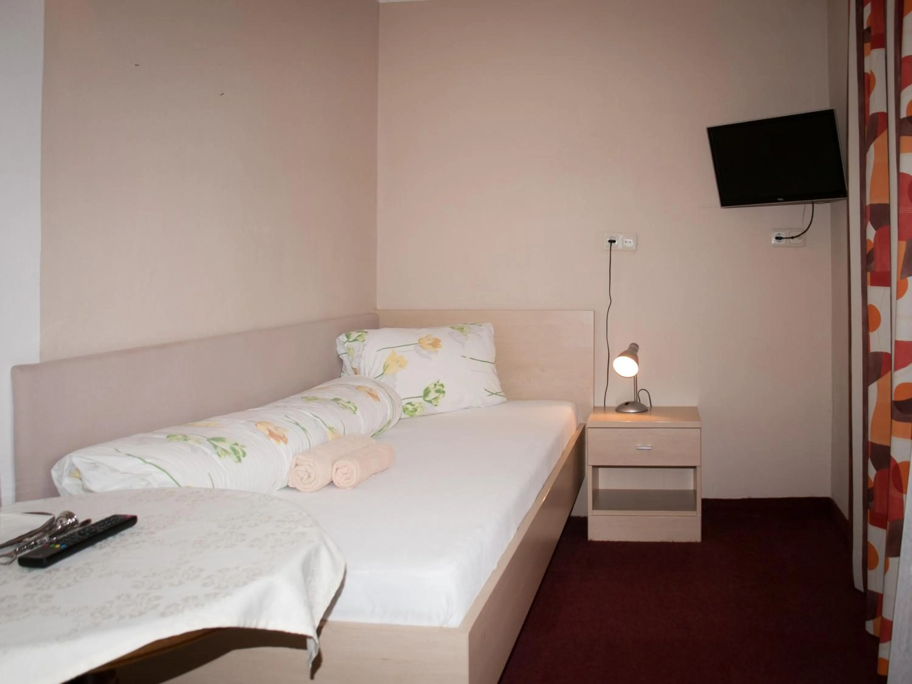 Bed in Pension Handle