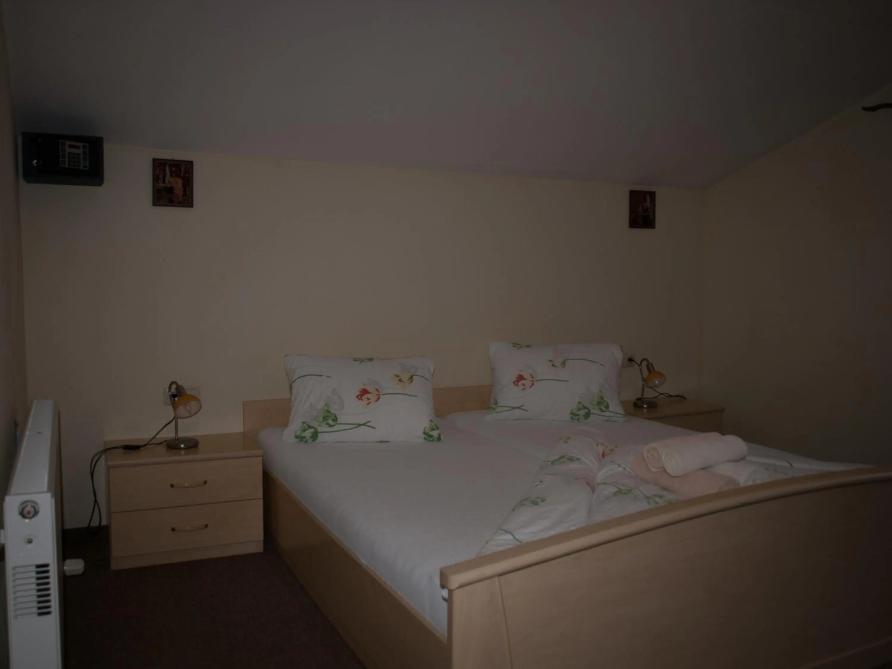 Bed in Pension Handle