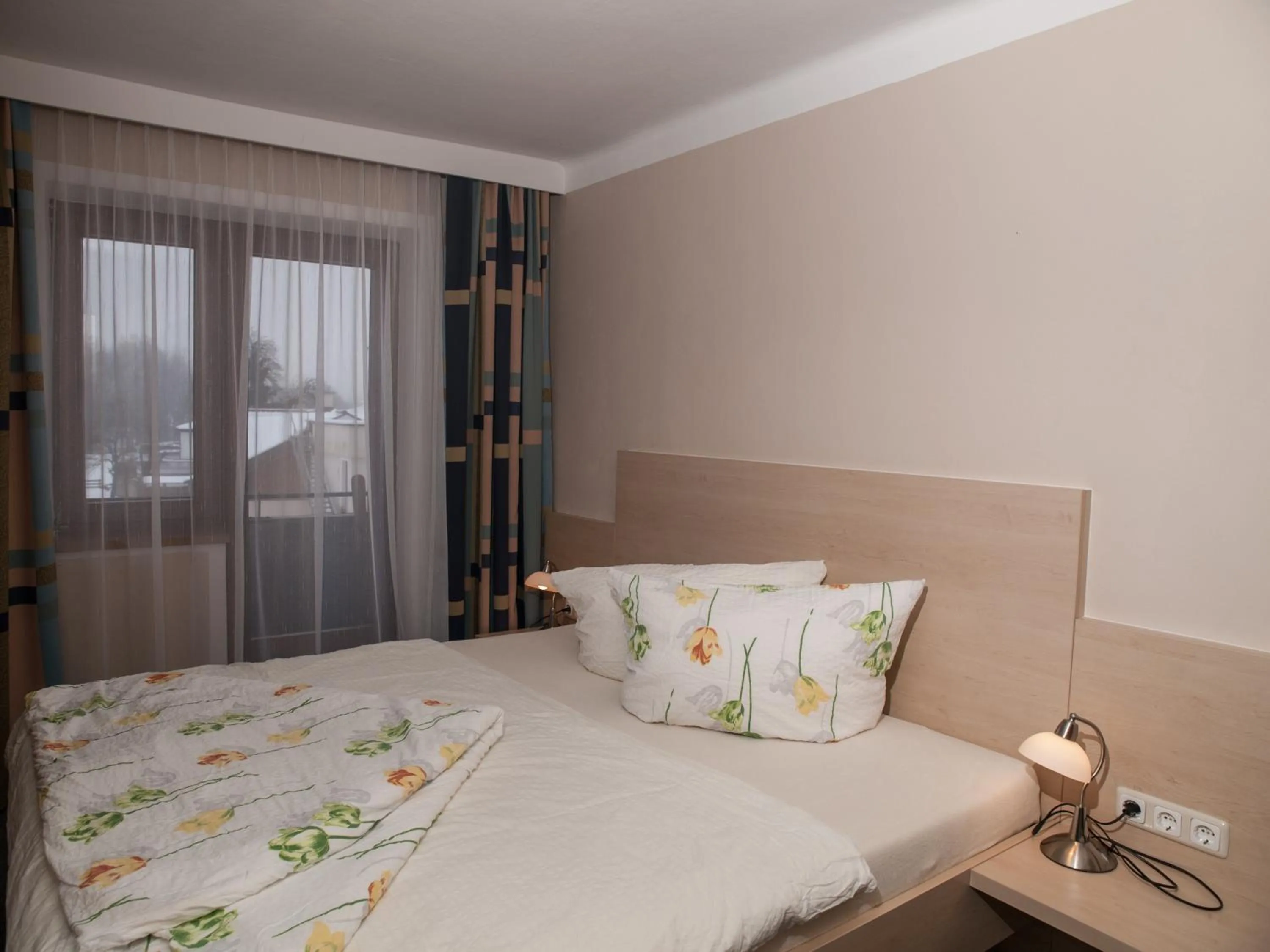 Bed in Pension Handle