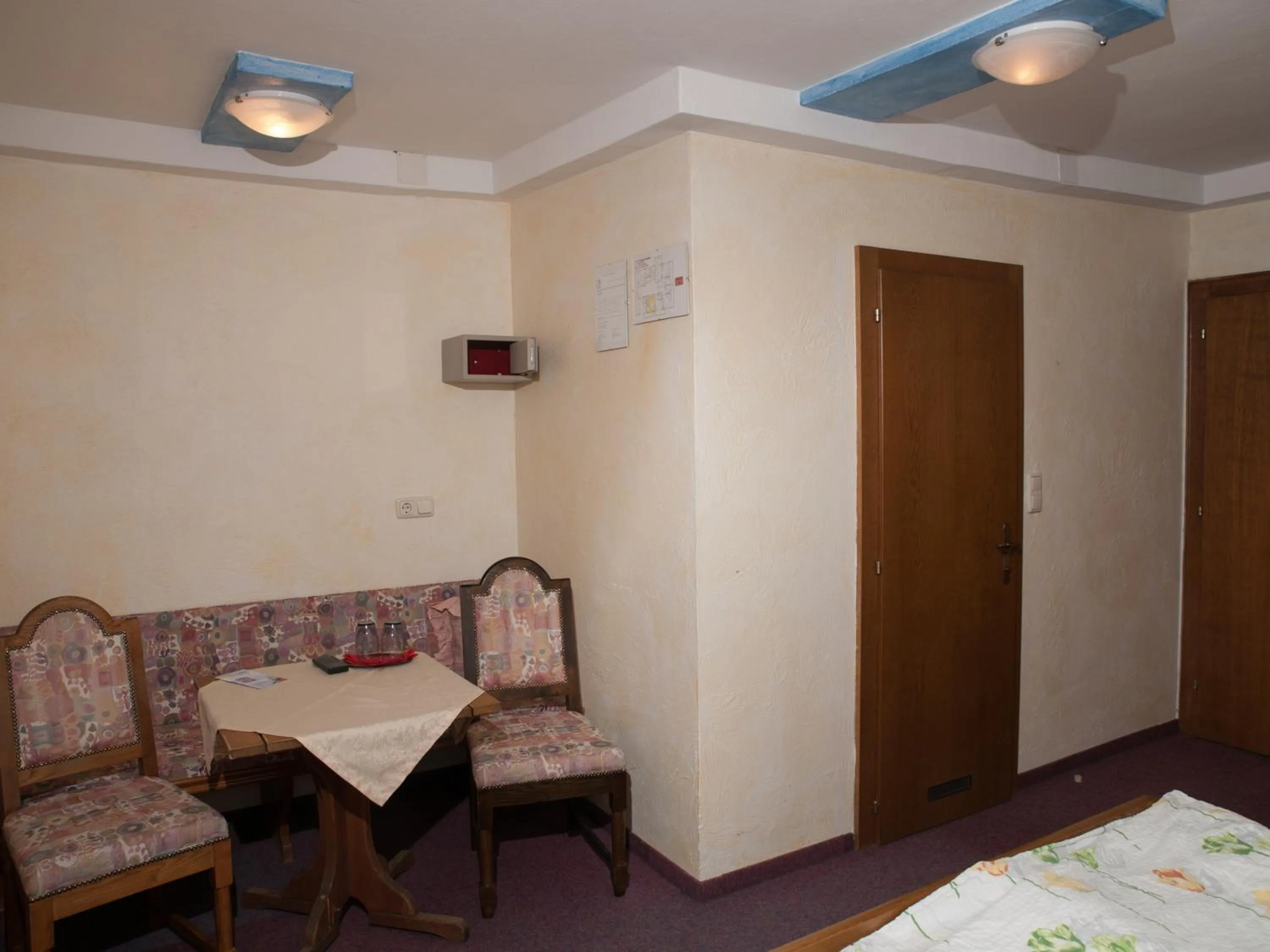 Seating area, Bed in Pension Handle