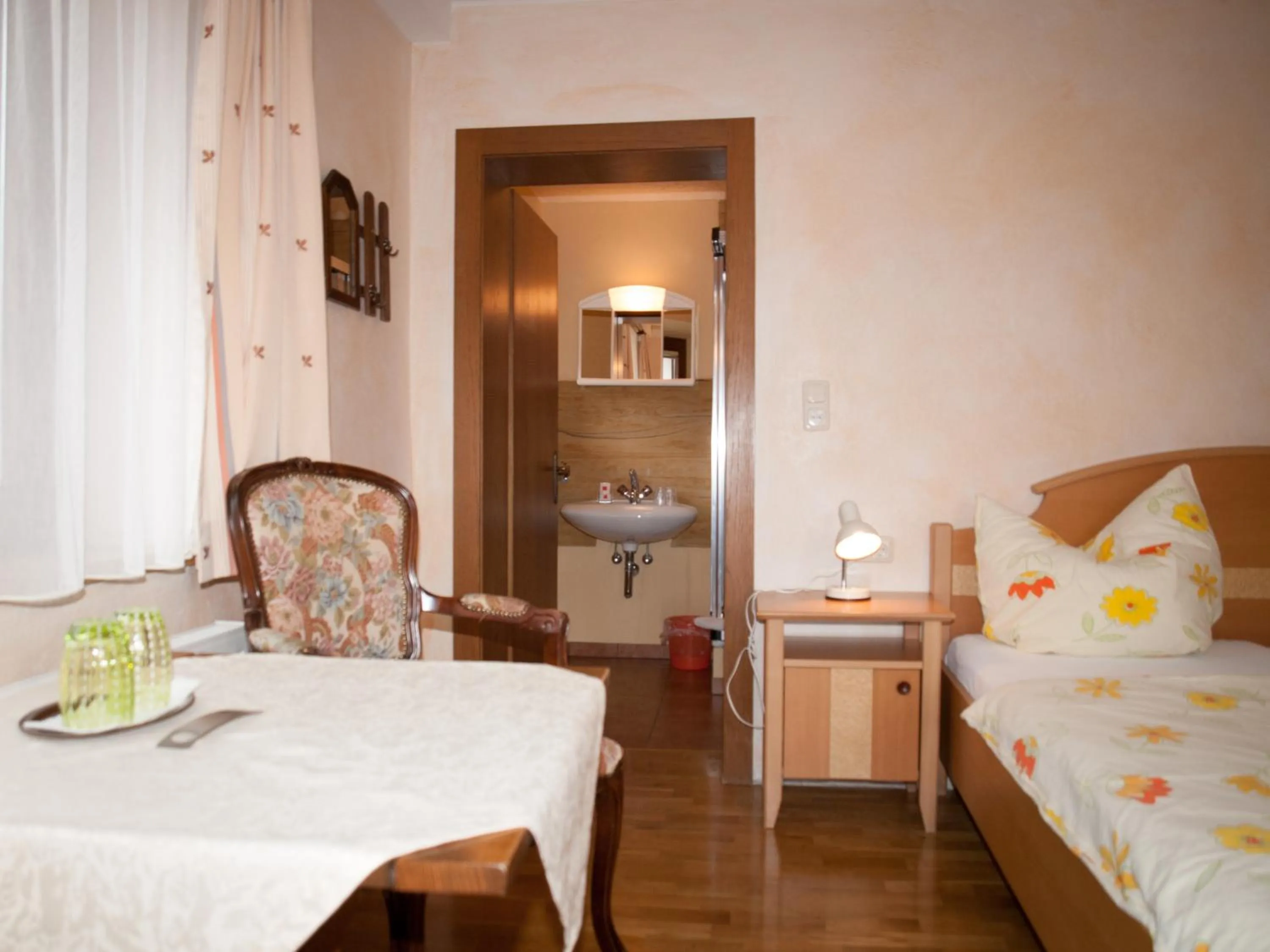 Bed in Pension Handle