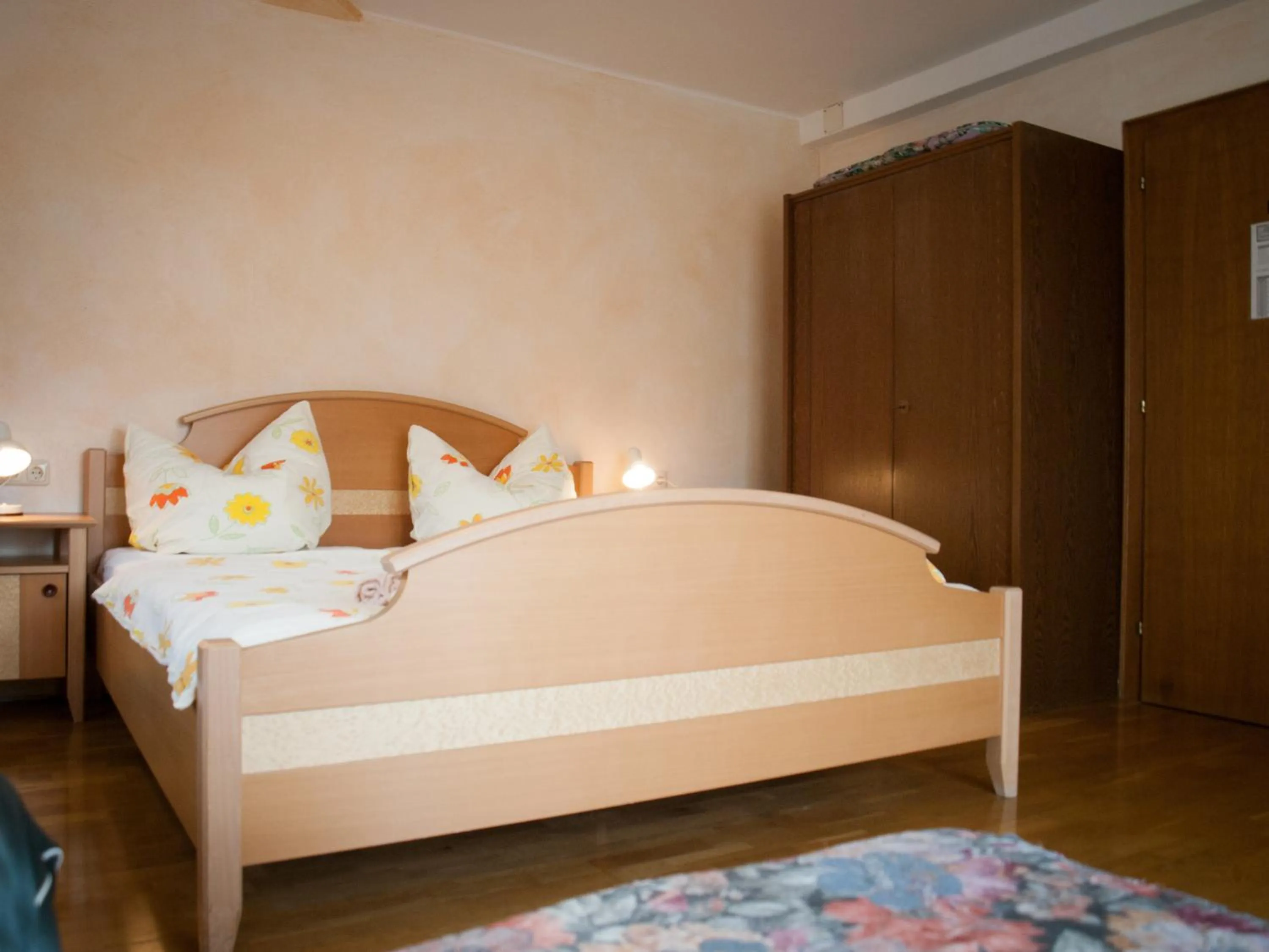 Bed in Pension Handle