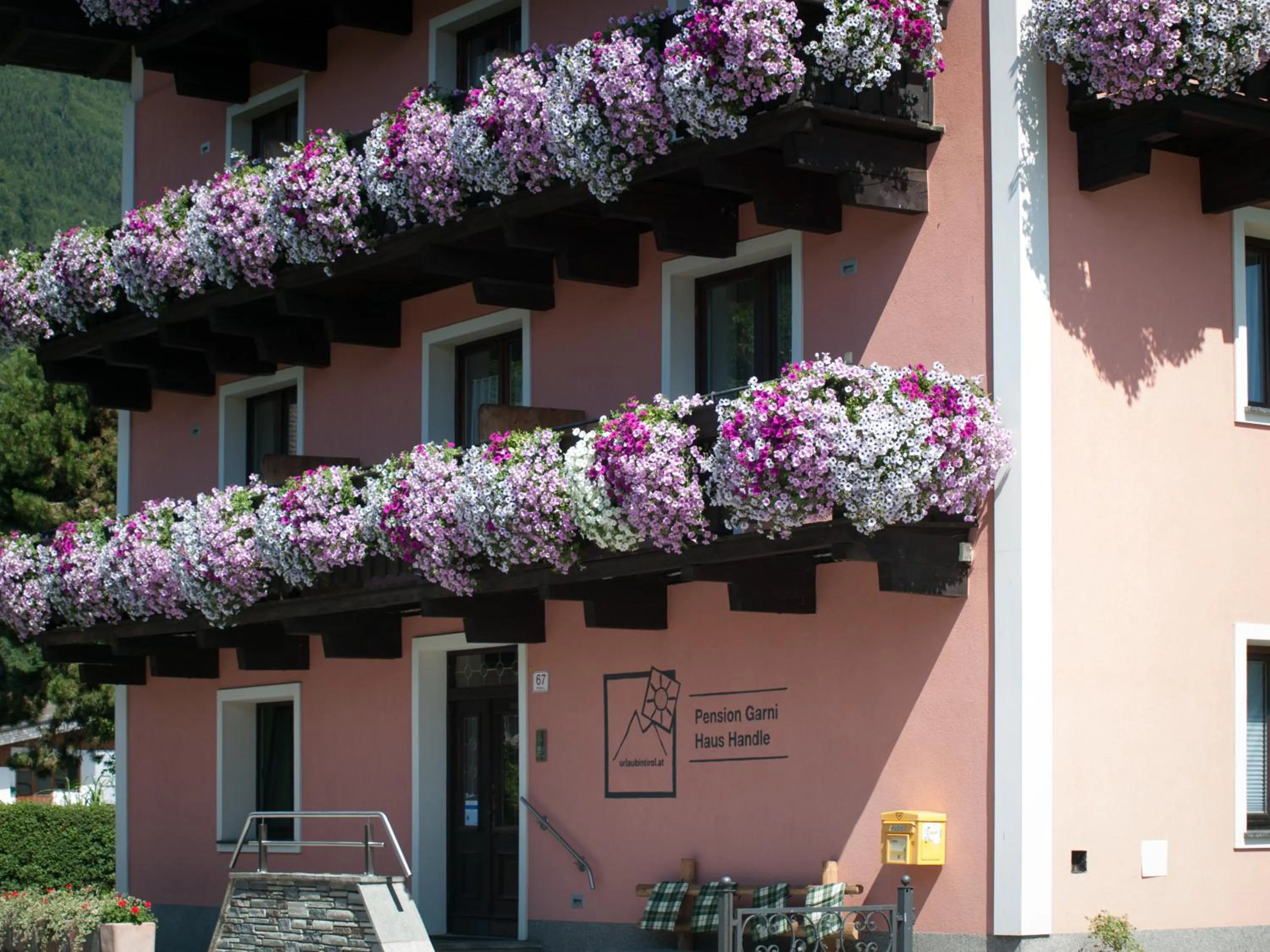 Facade/entrance in Pension Handle