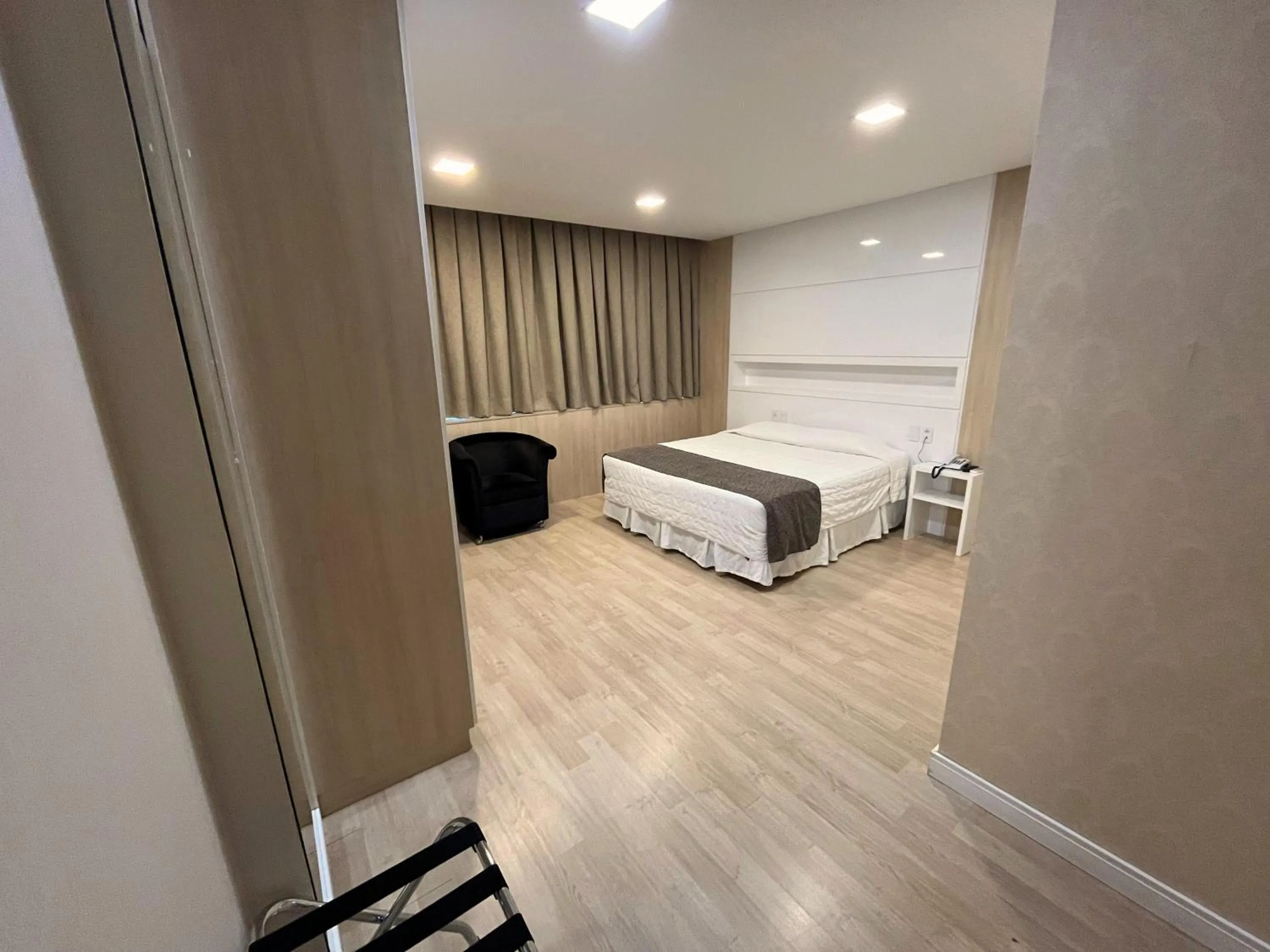 Bedroom, Bed in Holiday & Business Hotel - Em frente ao Centro de Eventos e Arena Conda