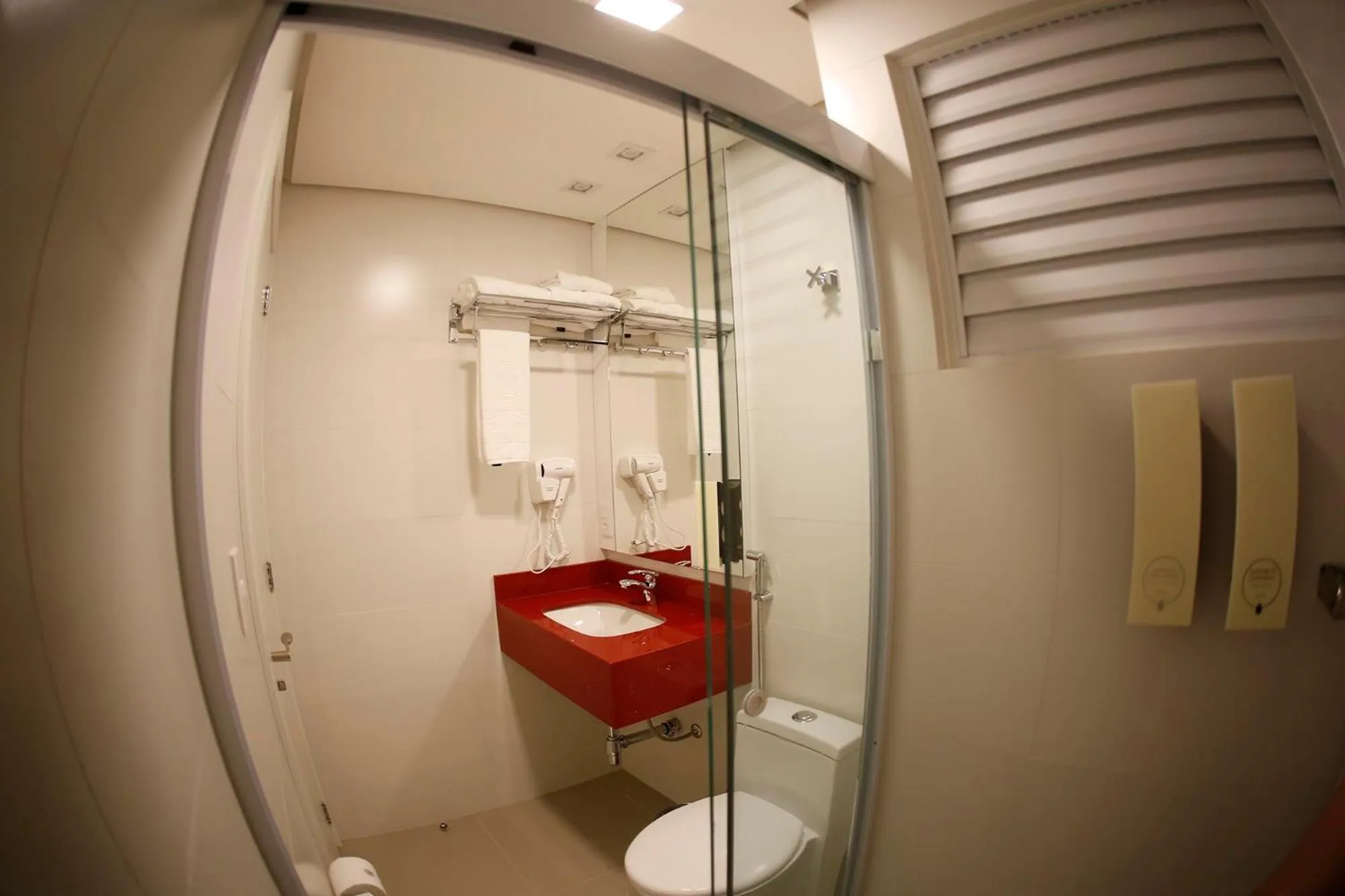 Bathroom in Holiday & Business Hotel - Em frente ao Centro de Eventos e Arena Conda