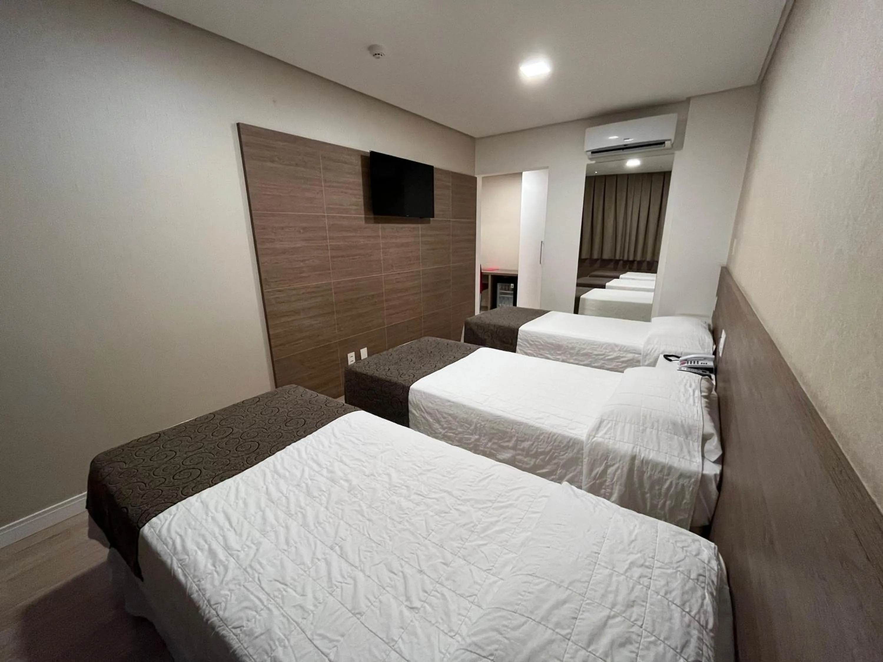 Bed in Holiday & Business Hotel - Em frente ao Centro de Eventos e Arena Conda