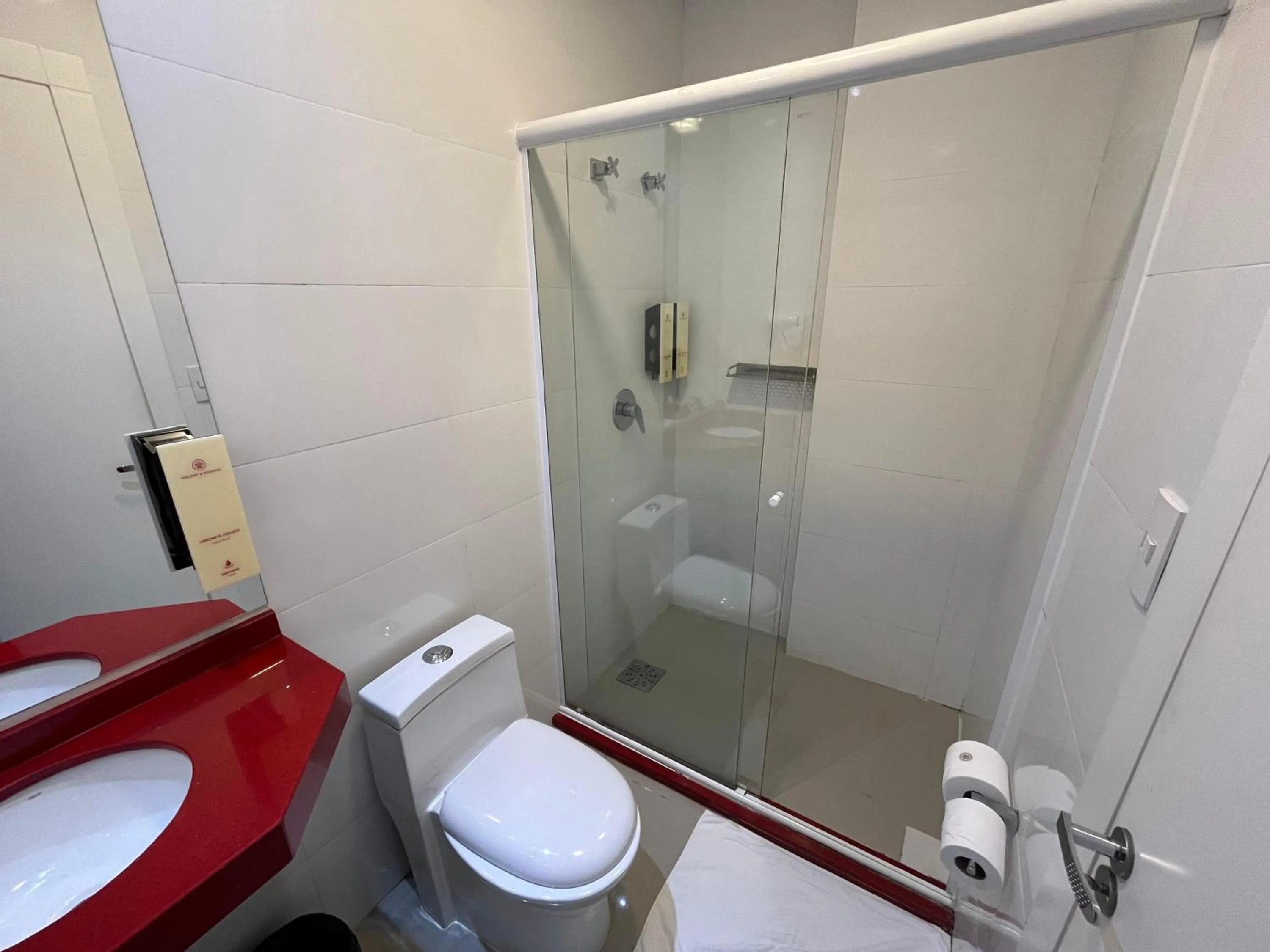 Bathroom in Holiday & Business Hotel - Em frente ao Centro de Eventos e Arena Conda