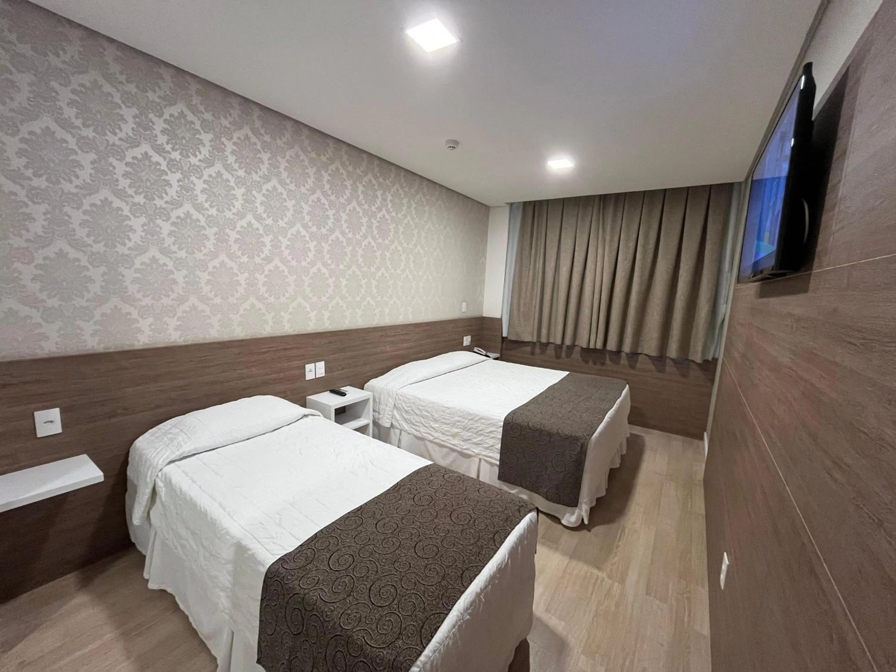 Bed in Holiday & Business Hotel - Em frente ao Centro de Eventos e Arena Conda