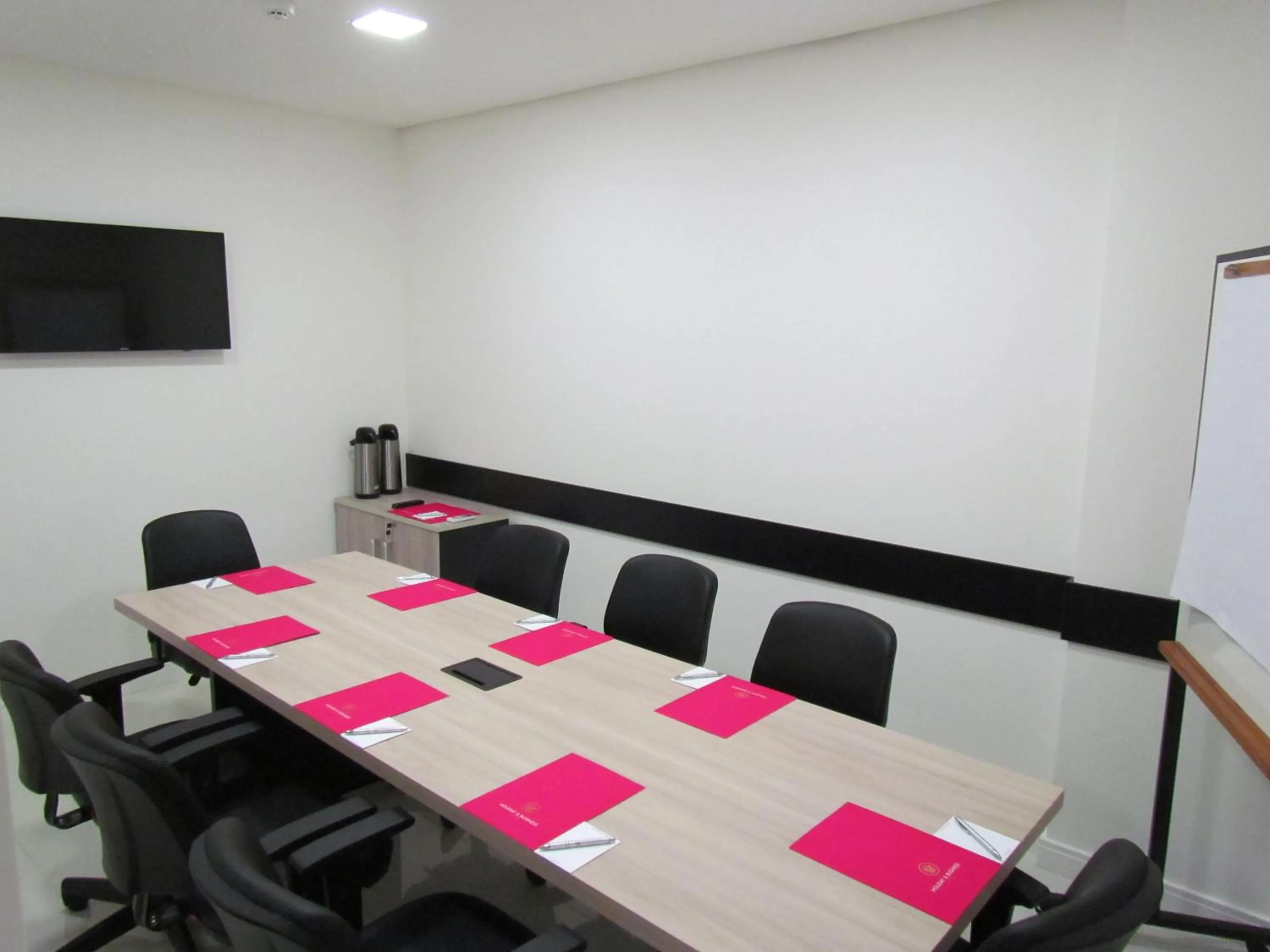 Meeting/conference room in Holiday & Business Hotel - Em frente ao Centro de Eventos e Arena Conda