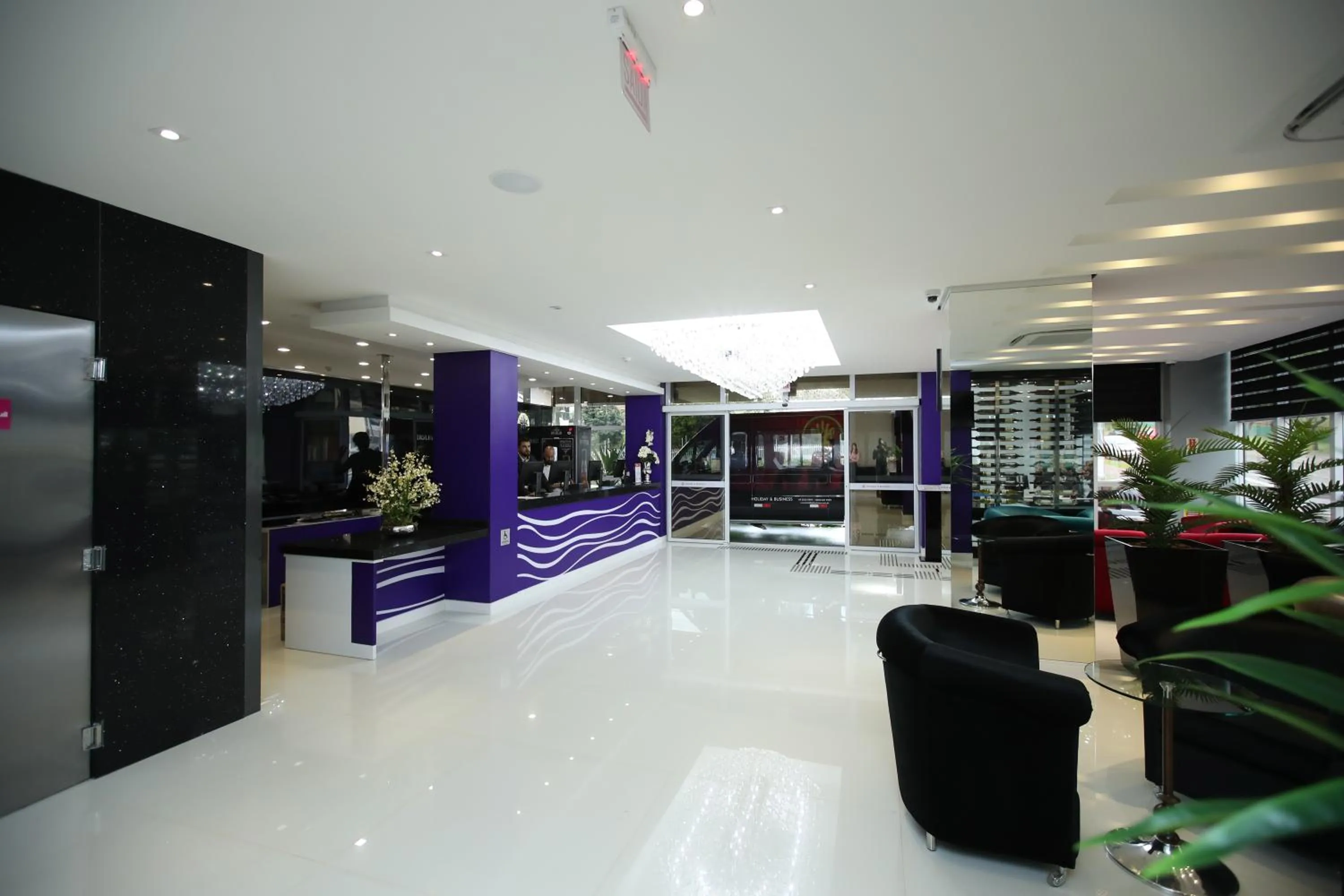 Property building in Holiday & Business Hotel - Em frente ao Centro de Eventos e Arena Conda