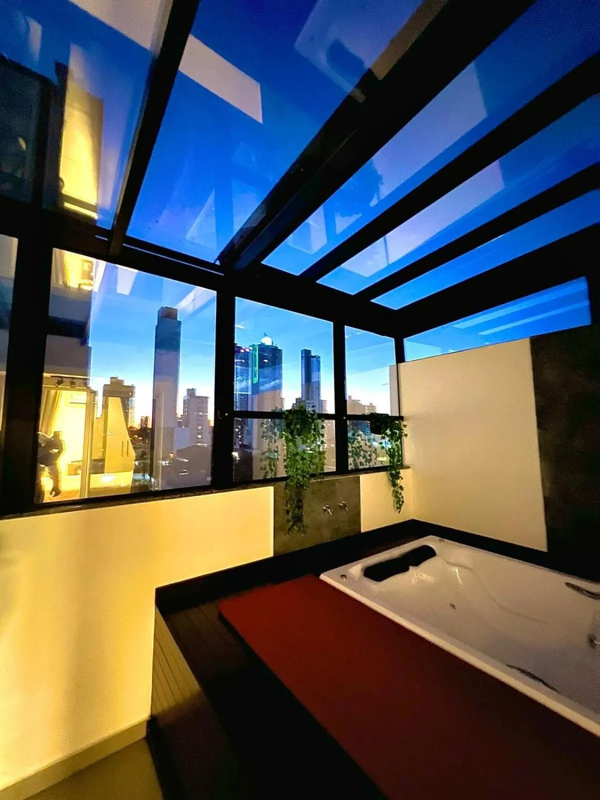 Restaurant/places to eat in Holiday & Business Hotel - Em frente ao Centro de Eventos e Arena Conda