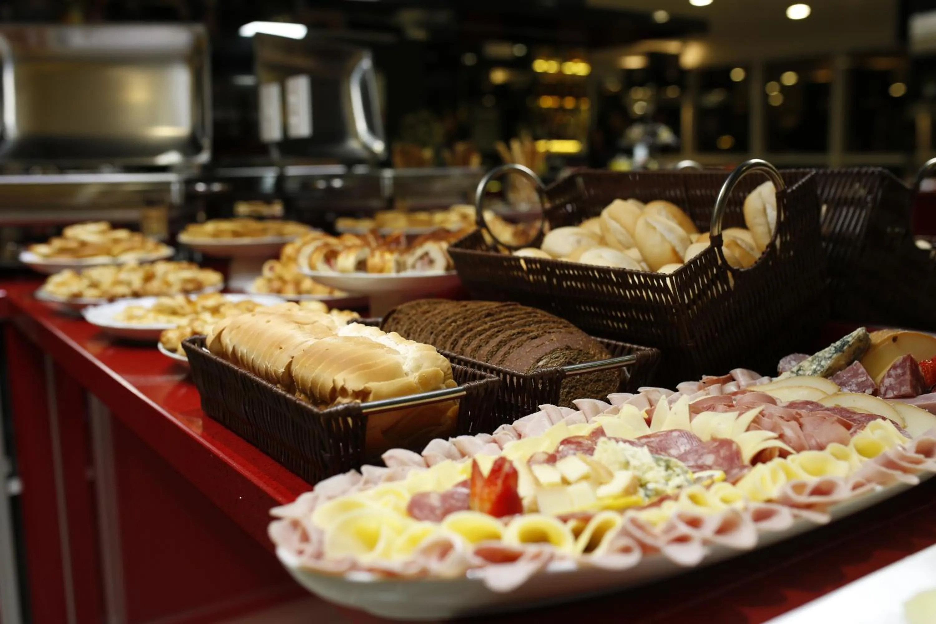 Buffet breakfast in Holiday & Business Hotel - Em frente ao Centro de Eventos e Arena Conda