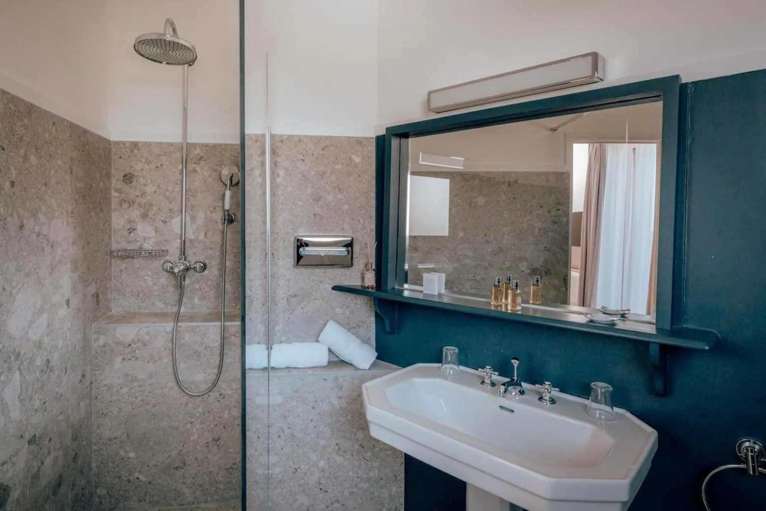 Shower in Ermitage de l'Oasis & Spa - Cannes Mandelieu