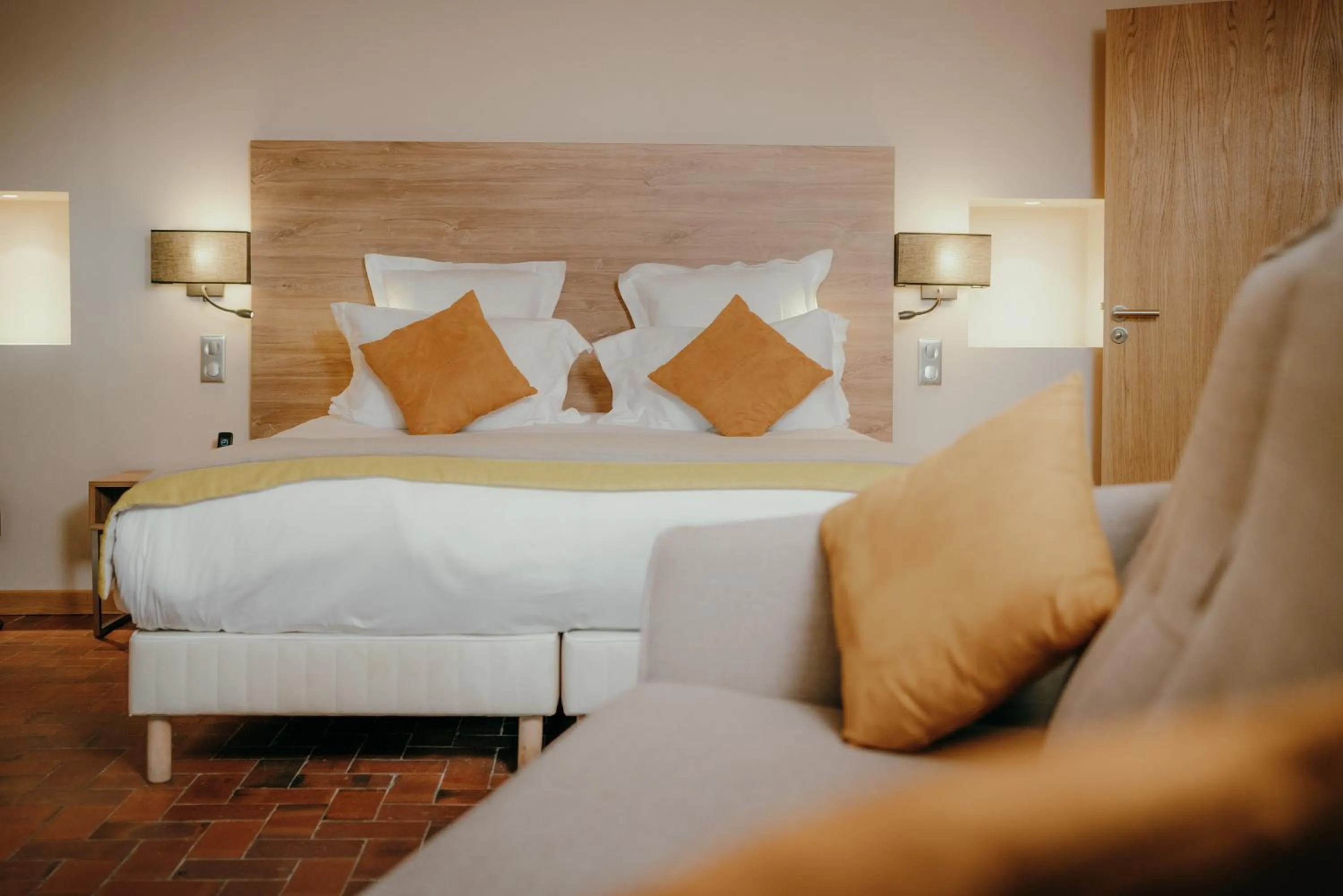 Living room, Bed in Ermitage de l'Oasis & Spa - Cannes Mandelieu