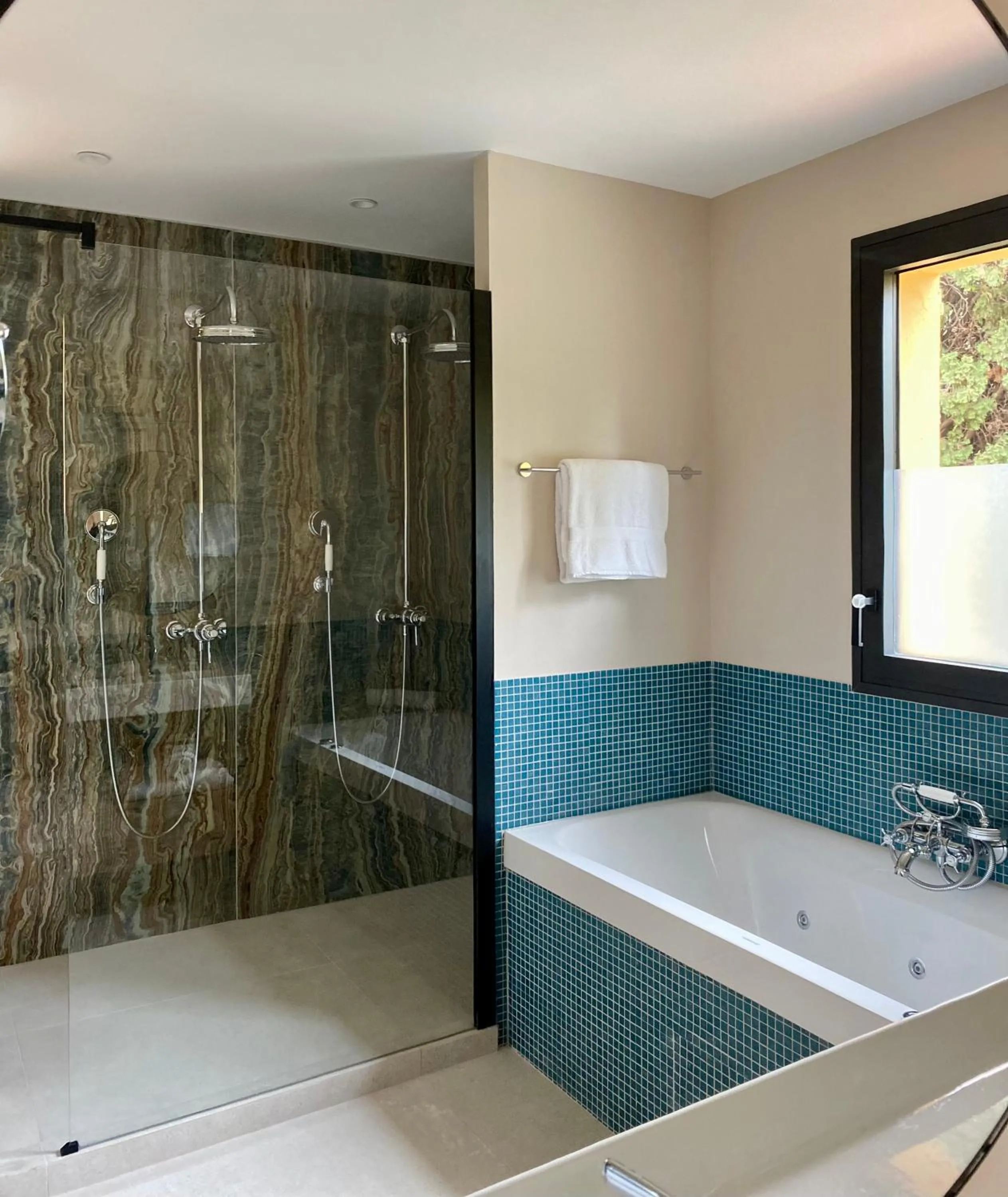 Shower in Ermitage de l'Oasis & Spa - Cannes Mandelieu